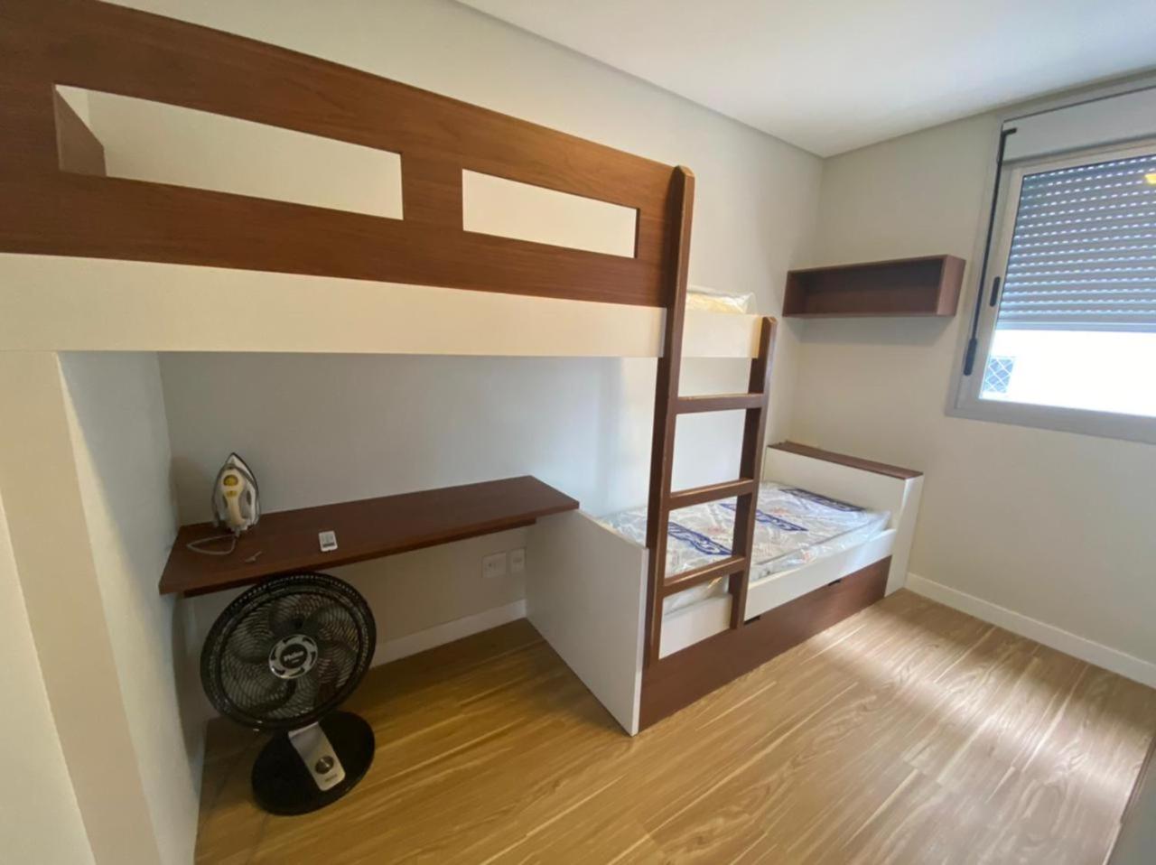 Cód 66 - Excelente apartamento á 350 do mar