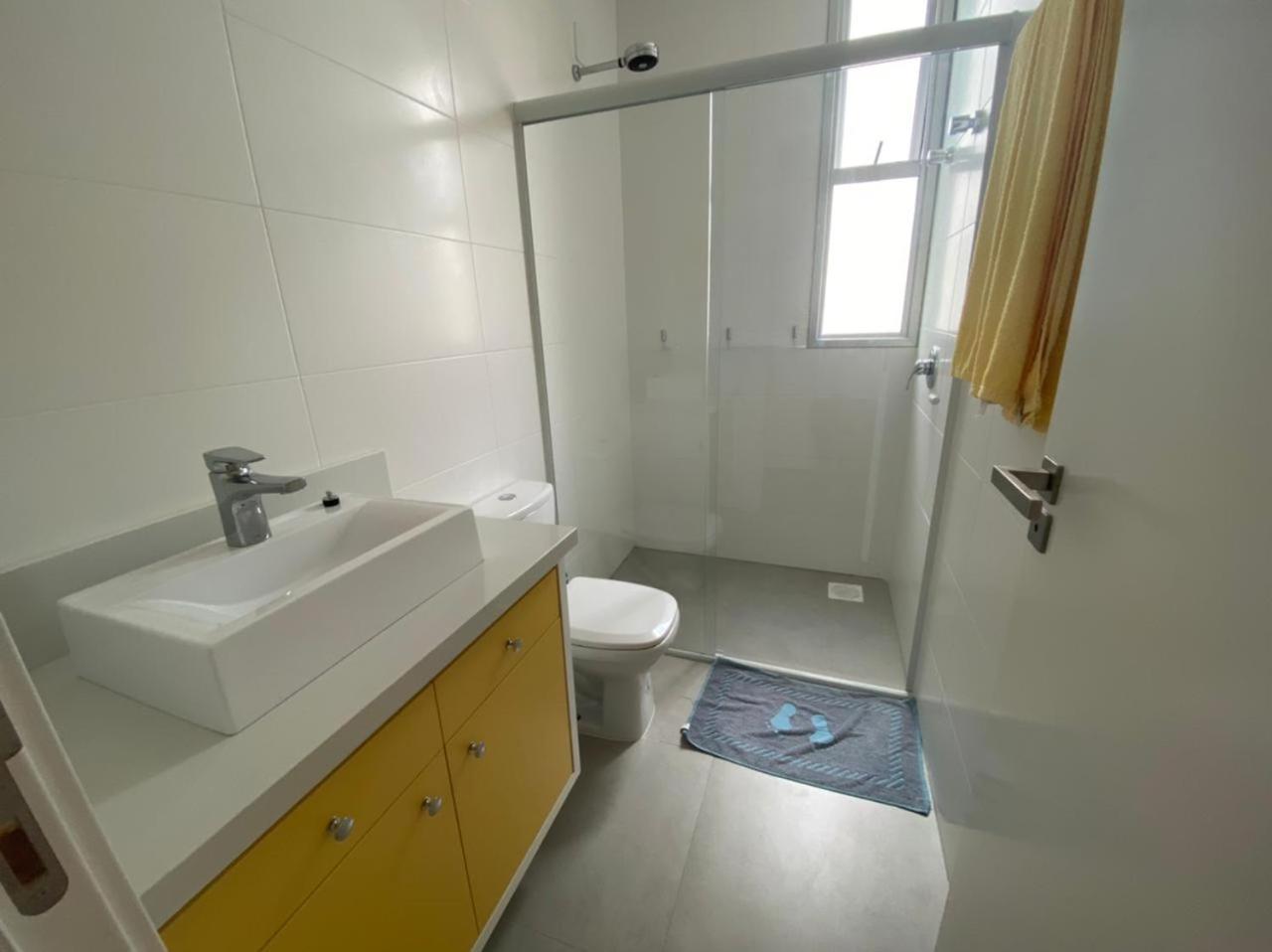 Cód 66 - Excelente apartamento á 350 do mar