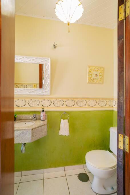 Casa maravilhosa c piscina, jardim, churrasqueira