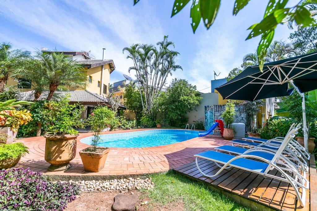 Casa maravilhosa c piscina, jardim, churrasqueira