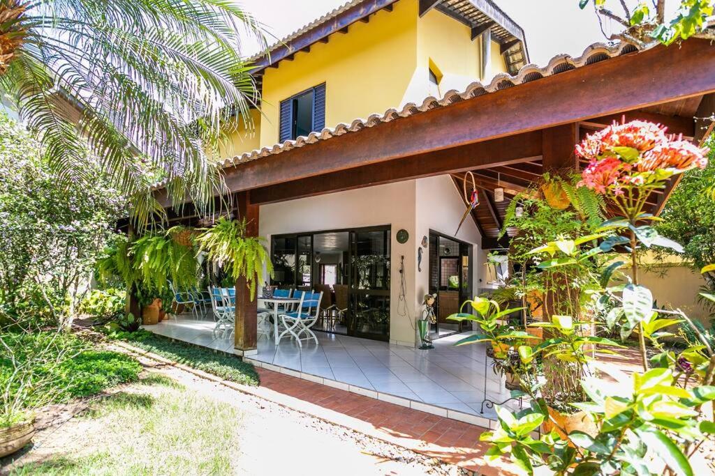 Casa maravilhosa c piscina, jardim, churrasqueira