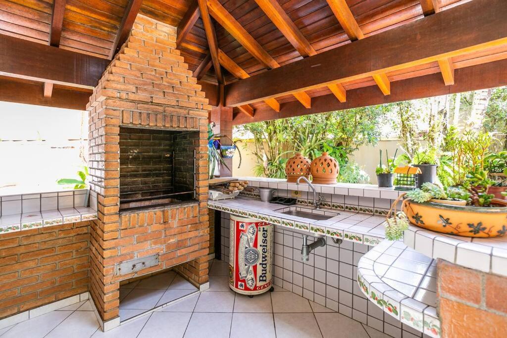 Casa maravilhosa c piscina, jardim, churrasqueira