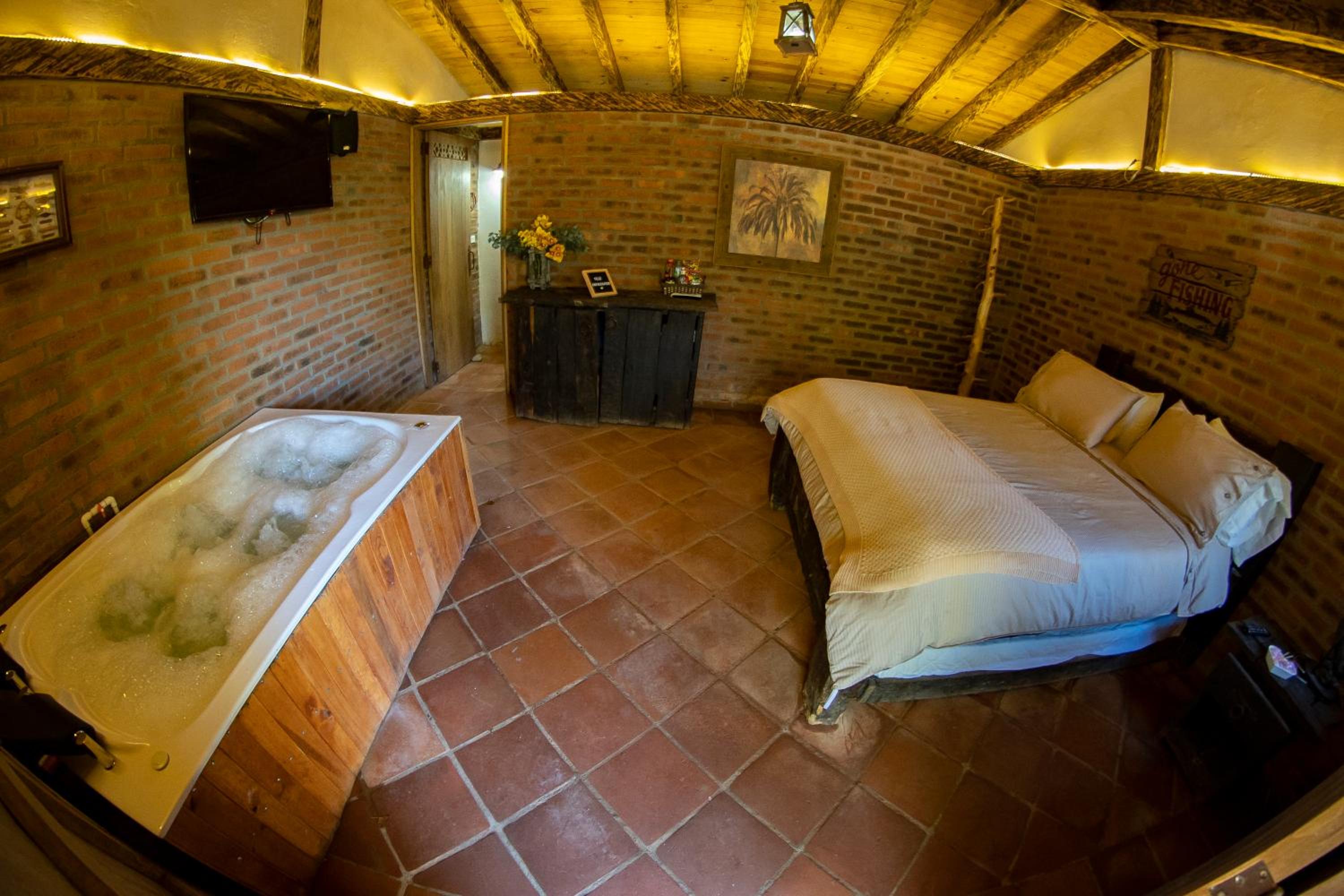 Refugio Natural - Guarne - Cabañas Ecológicas con Jacuzzi e hidromasaje