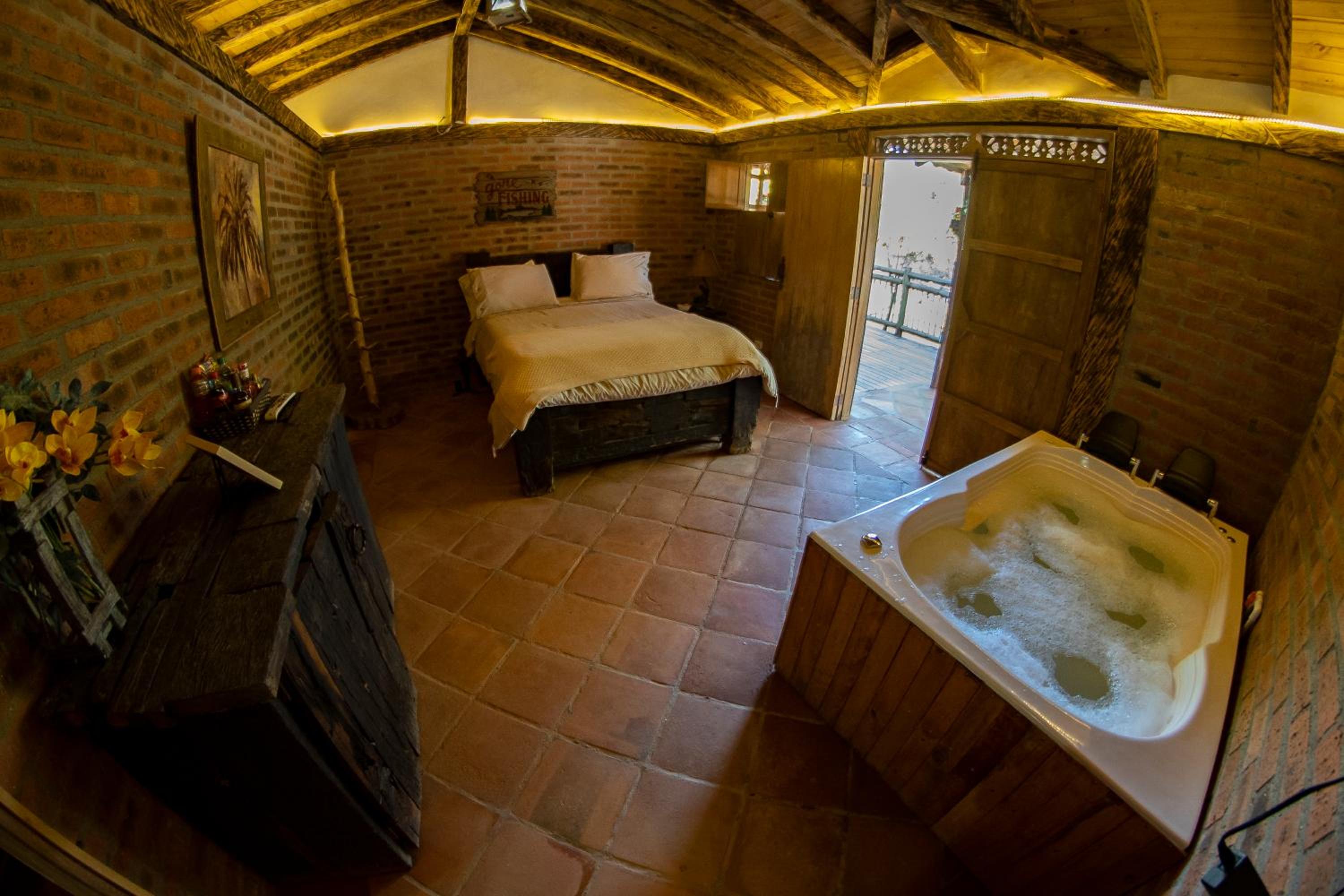 Refugio Natural - Guarne - Cabañas Ecológicas con Jacuzzi e hidromasaje