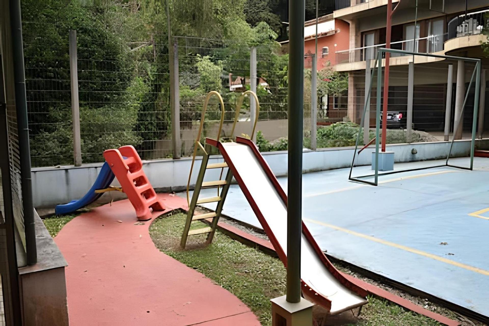 Recanto com Piscina, Gourmet, Lareira e Playground