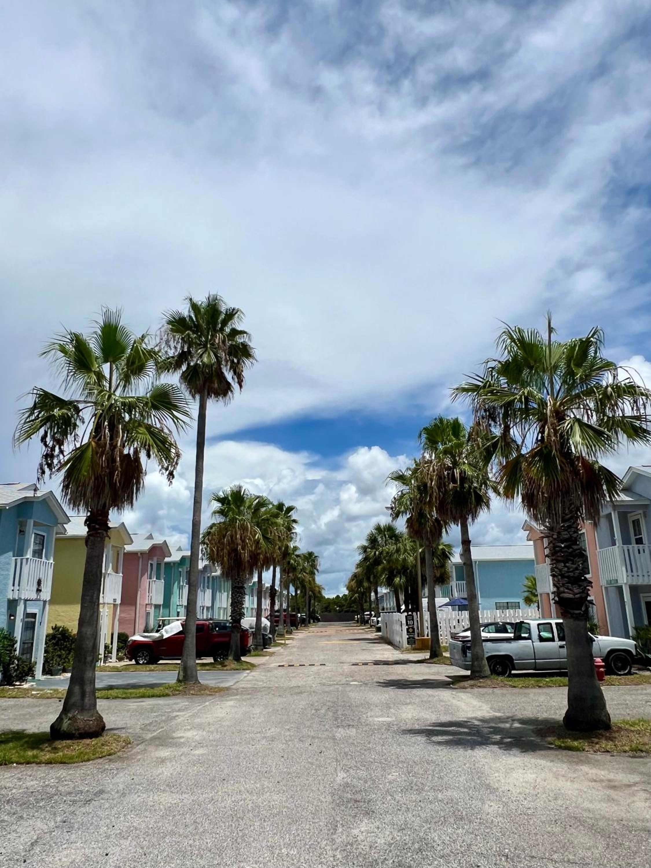 Cozy Two-Bedroom Cottage-5min walk to beach! view 5