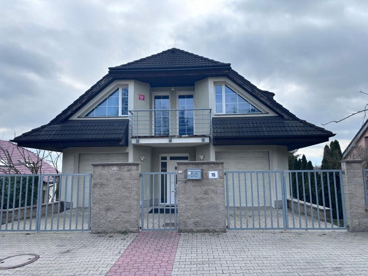 DiamondVilla, 4 bedroom Apartment, garden & spa