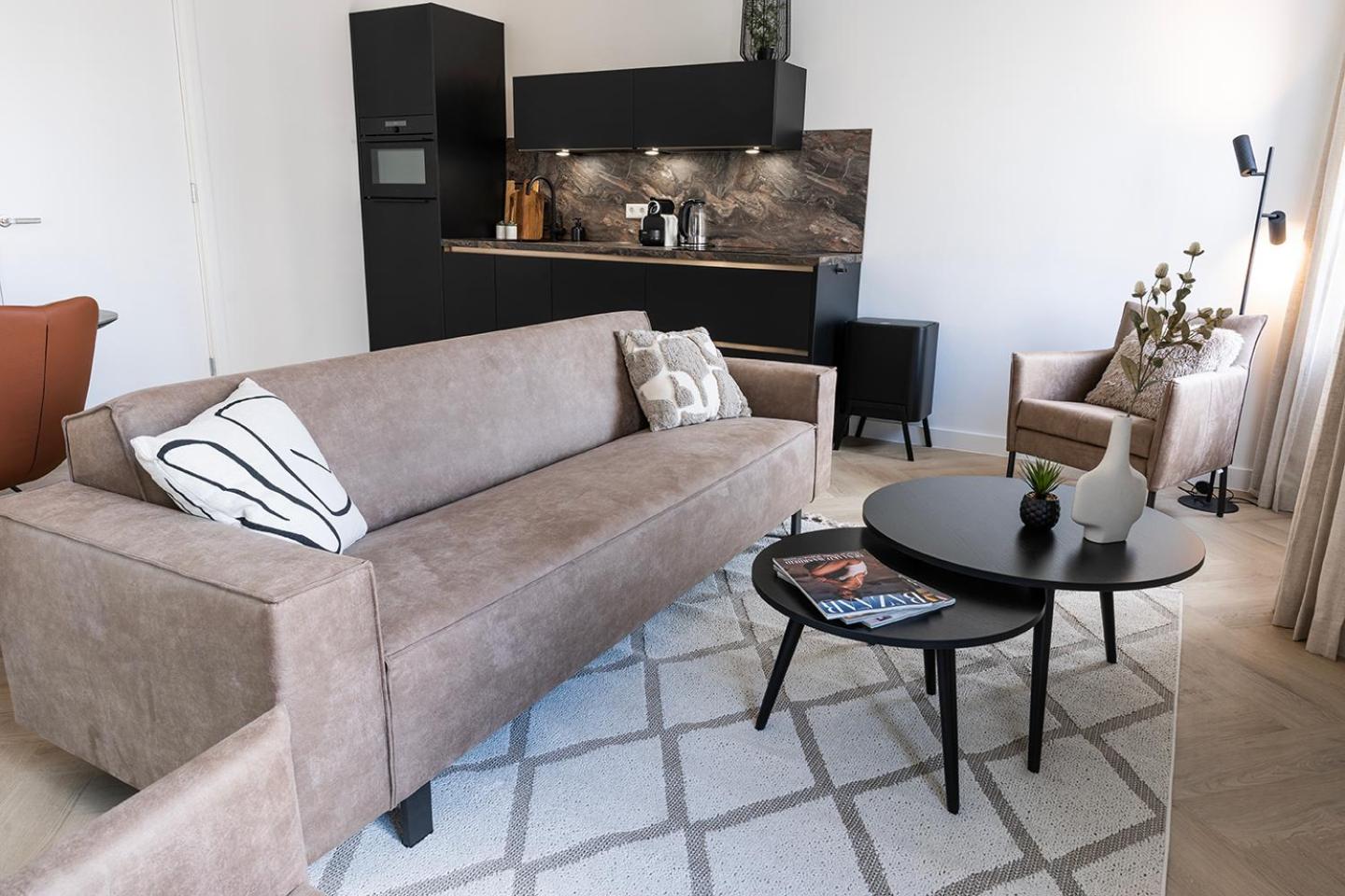 Newly Renovated XL home city center