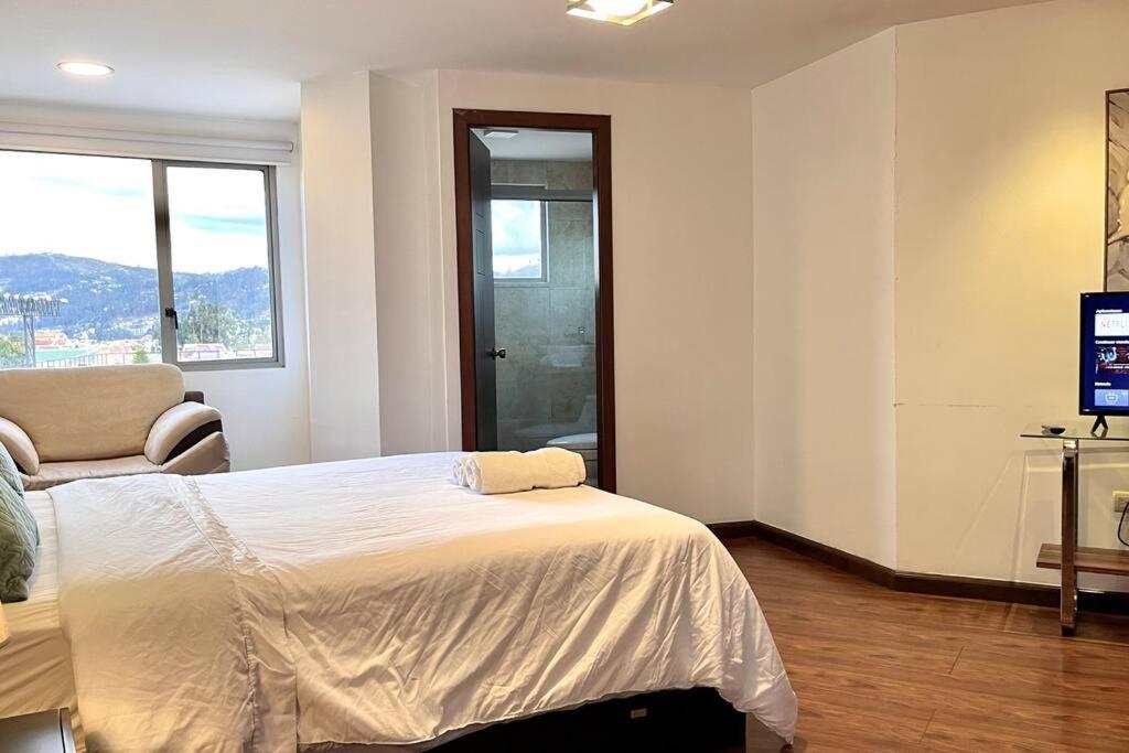 Beautiful and Cozy Apt, Great Location, Central view 4