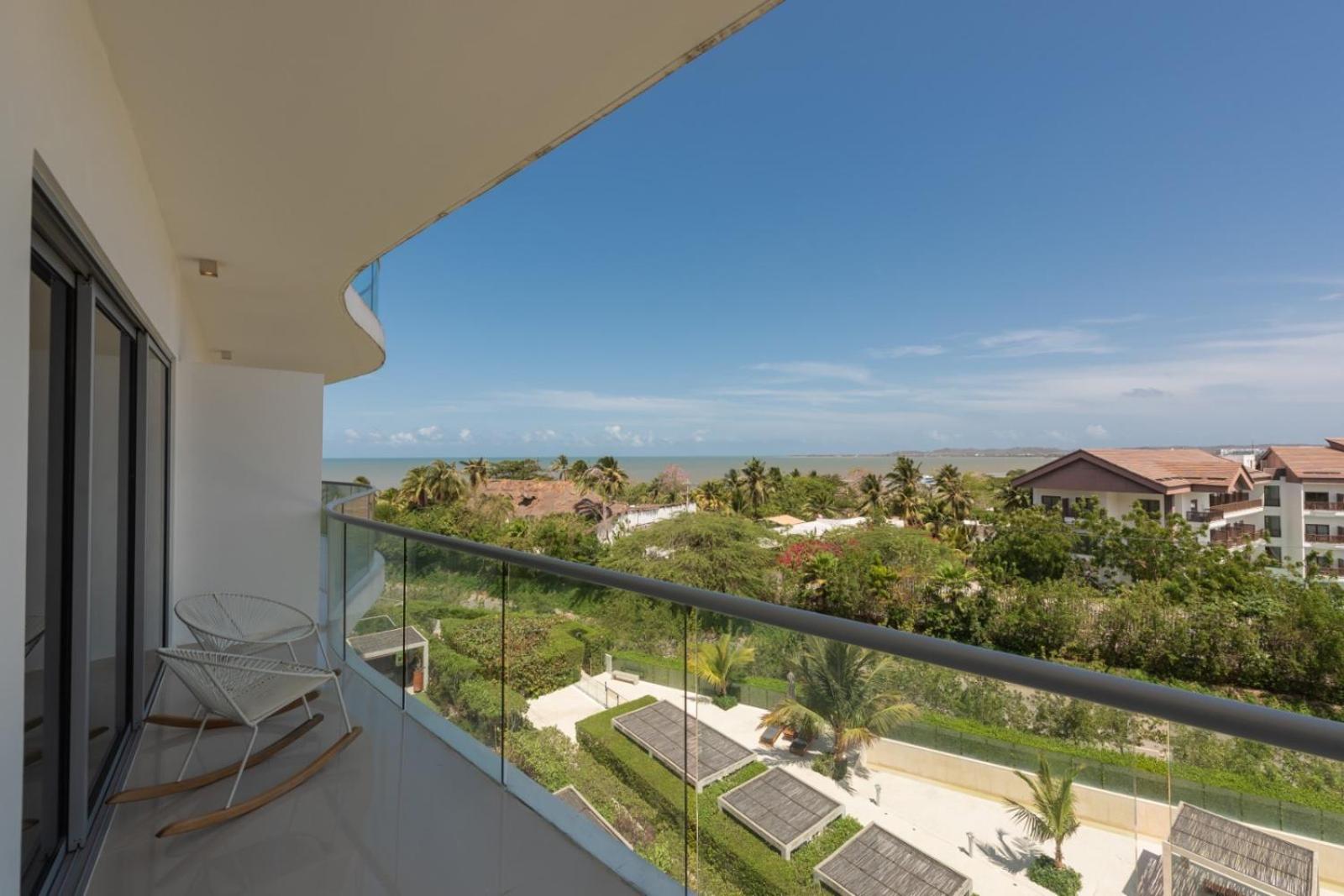 Frente al Mar, con playa y 4 piscinas en Cartagena