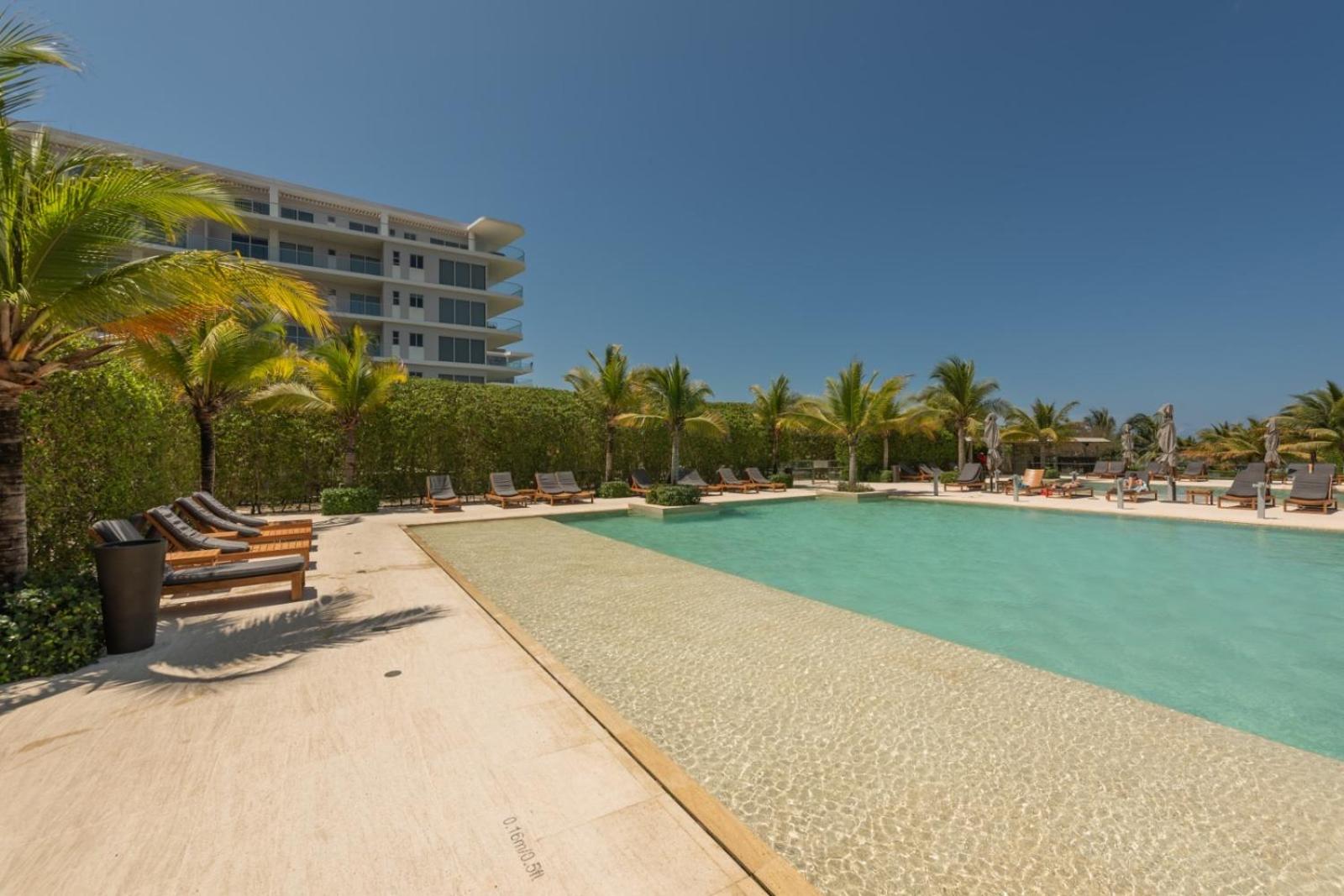 Frente al Mar, con playa y 4 piscinas en Cartagena