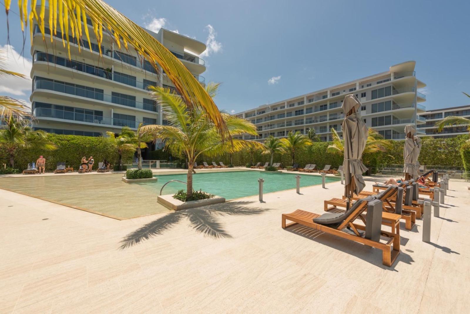 Frente al Mar, con playa y 4 piscinas en Cartagena