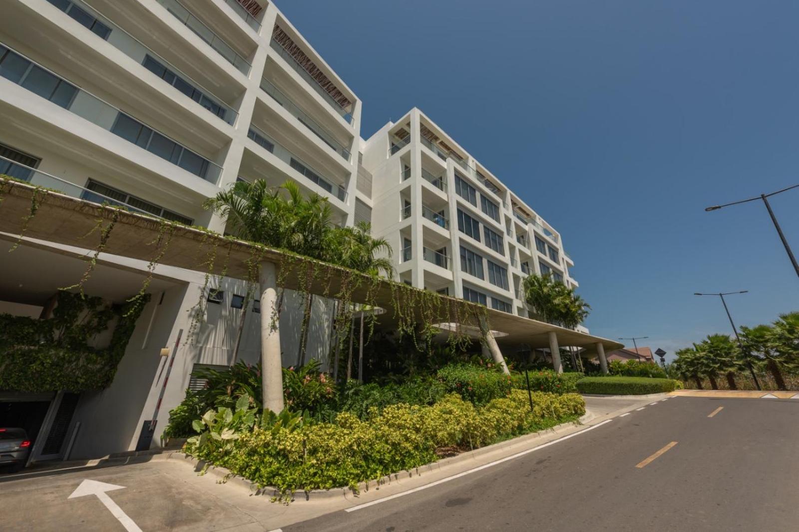 Frente al Mar, con playa y 4 piscinas en Cartagena