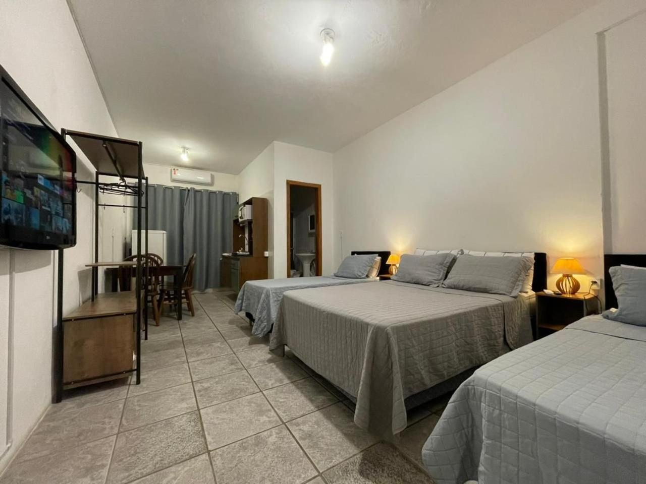 Large Studios 2km from Vila Germanica