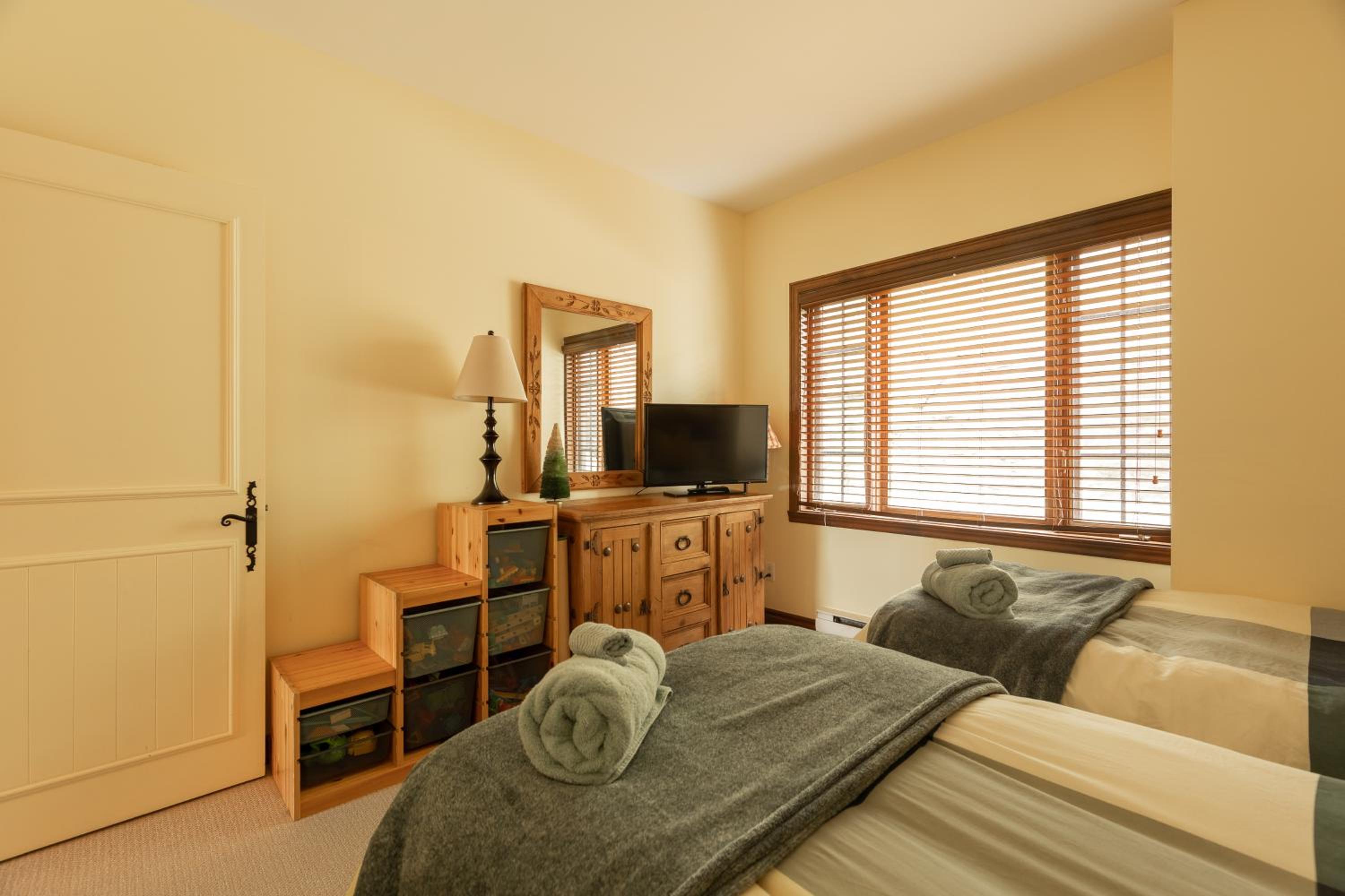 Tremblant Ski In&Out - Lake view - Wood Fireplace