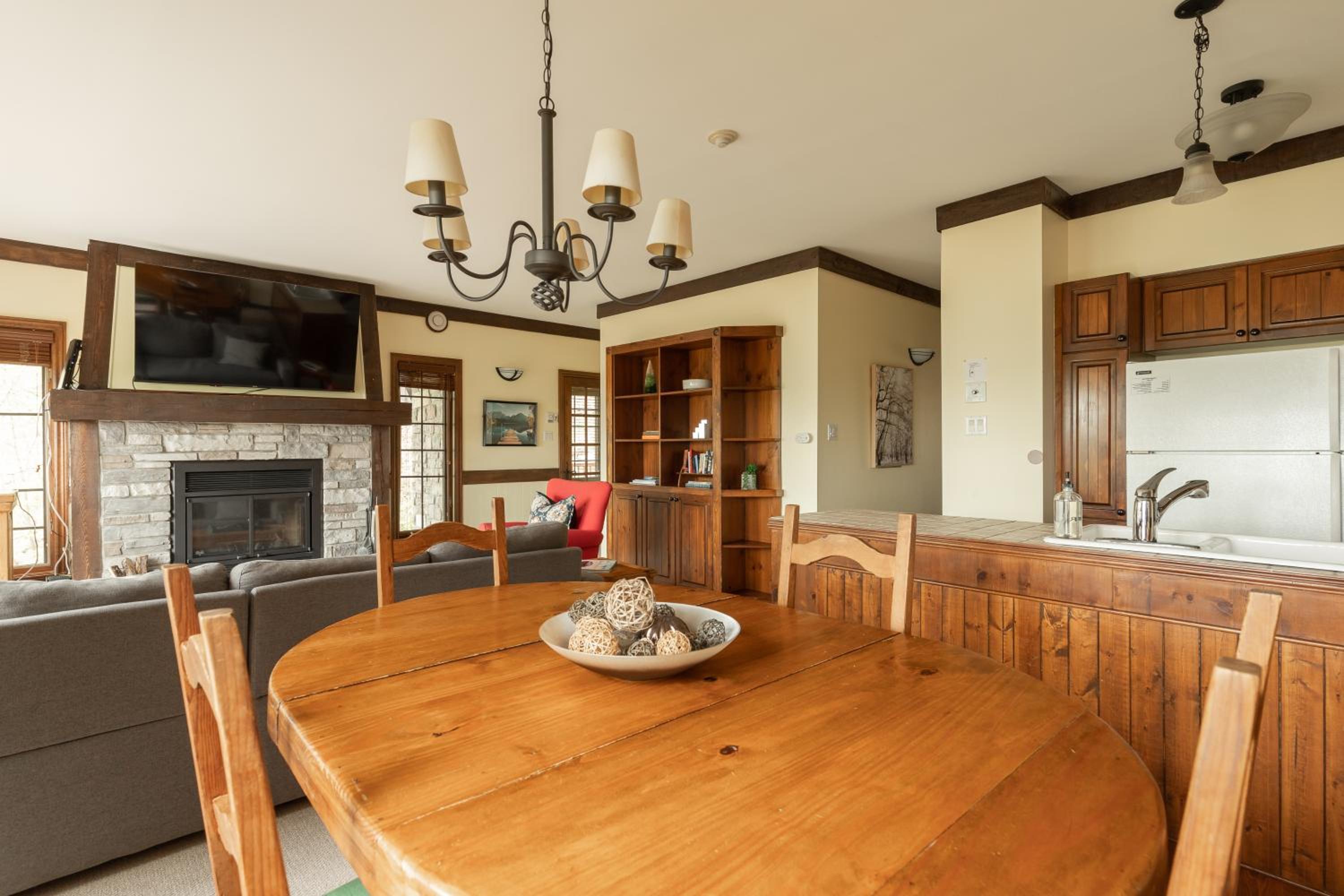 Tremblant Ski In&Out - Lake view - Wood Fireplace