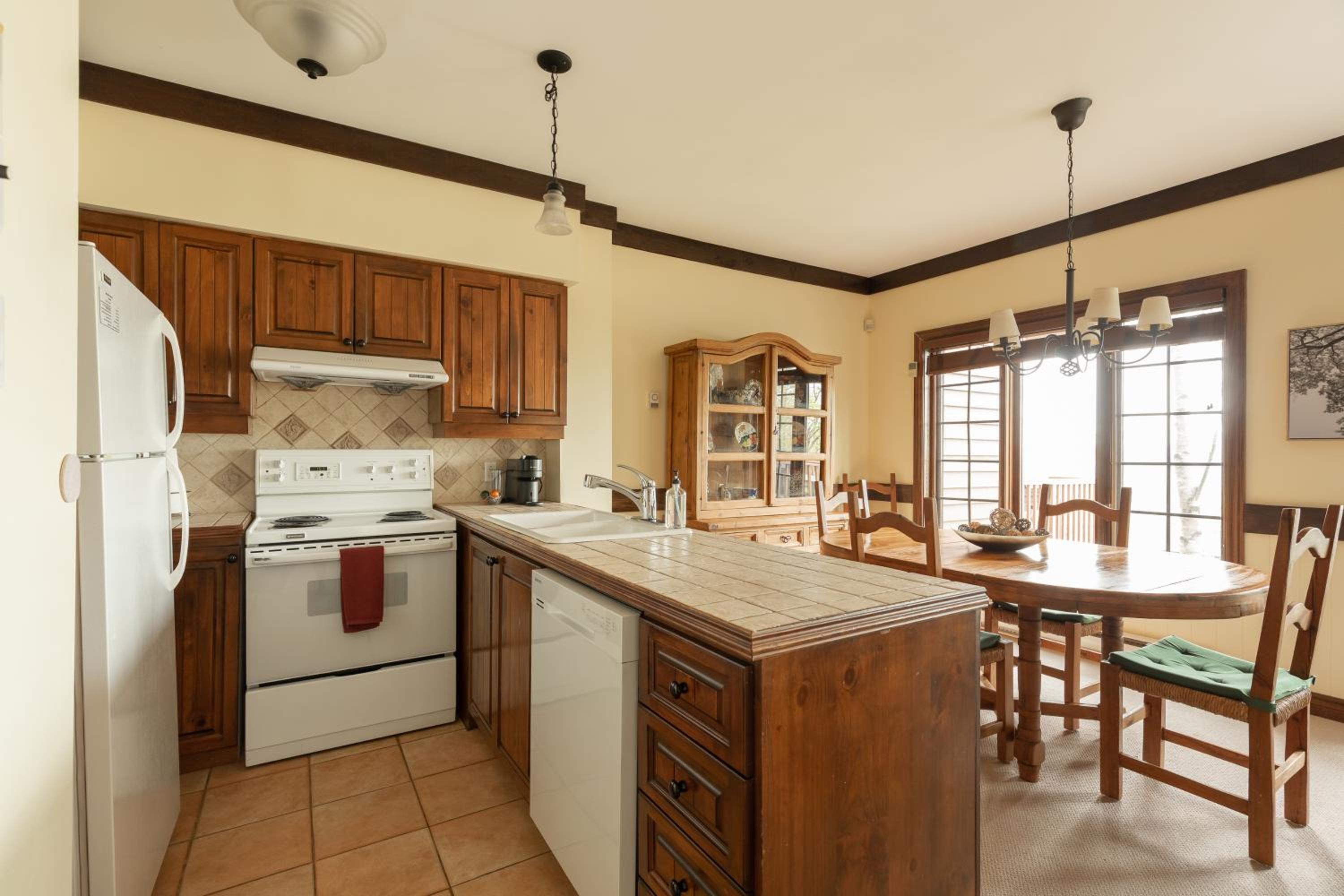 Tremblant Ski In&Out - Lake view - Wood Fireplace