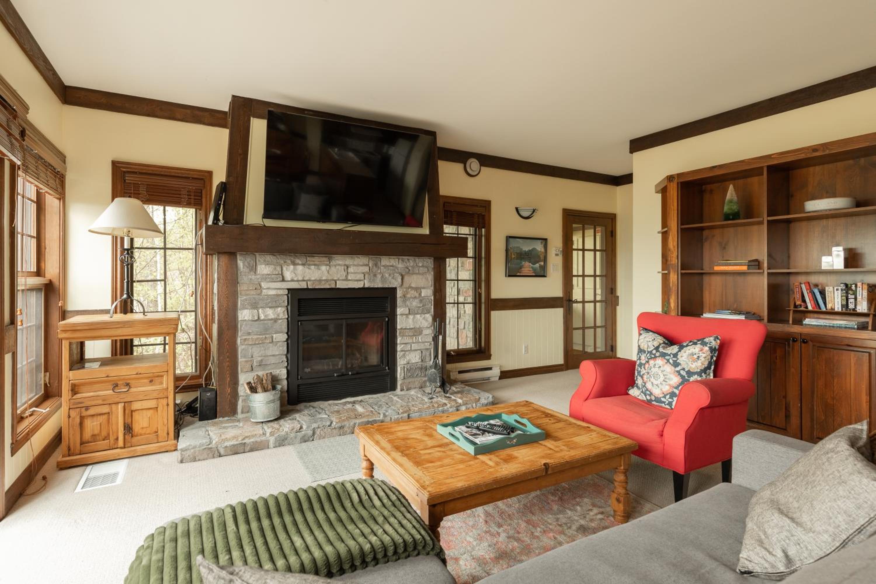 Tremblant Ski In&Out - Lake view - Wood Fireplace