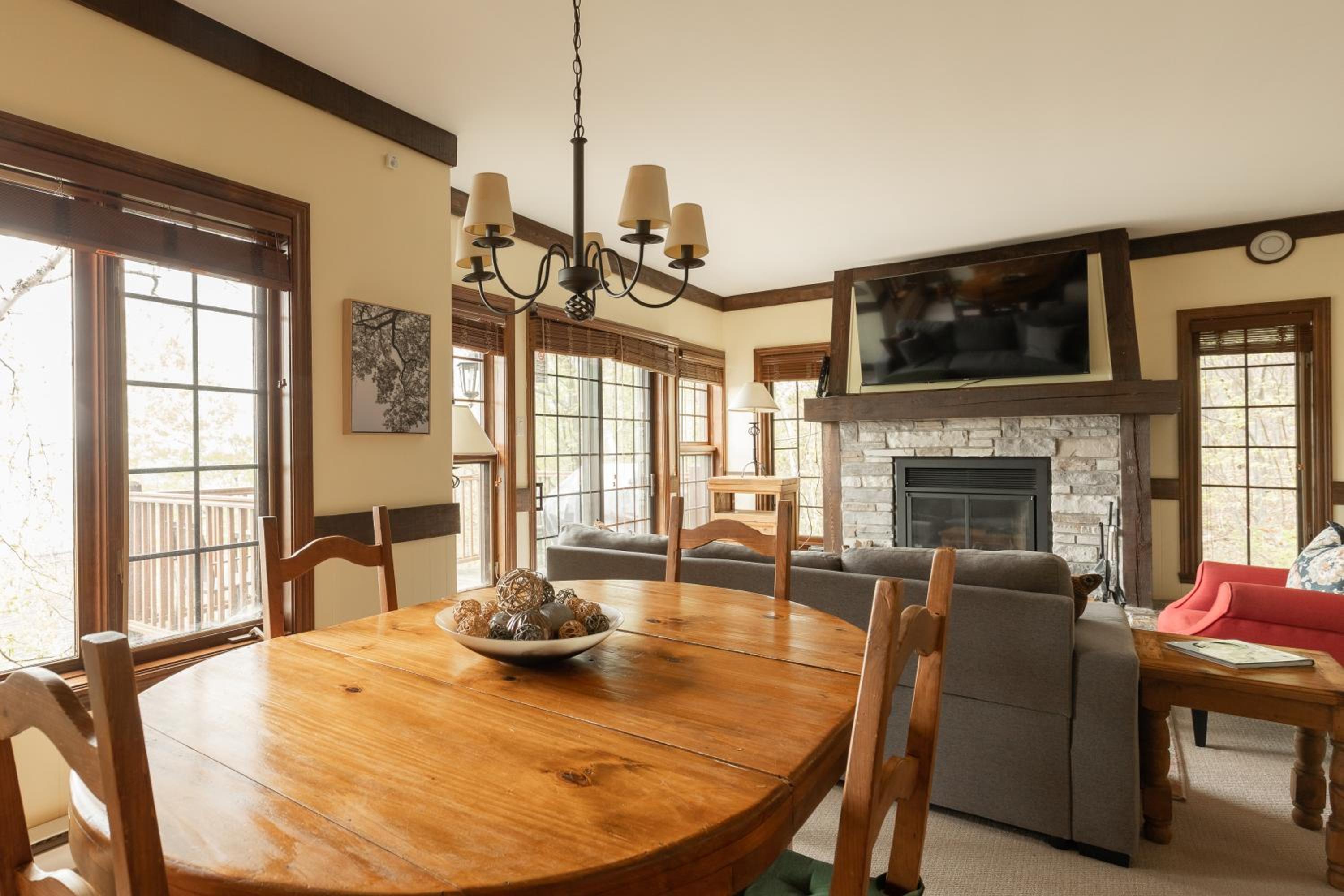 Tremblant Ski In&Out - Lake view - Wood Fireplace