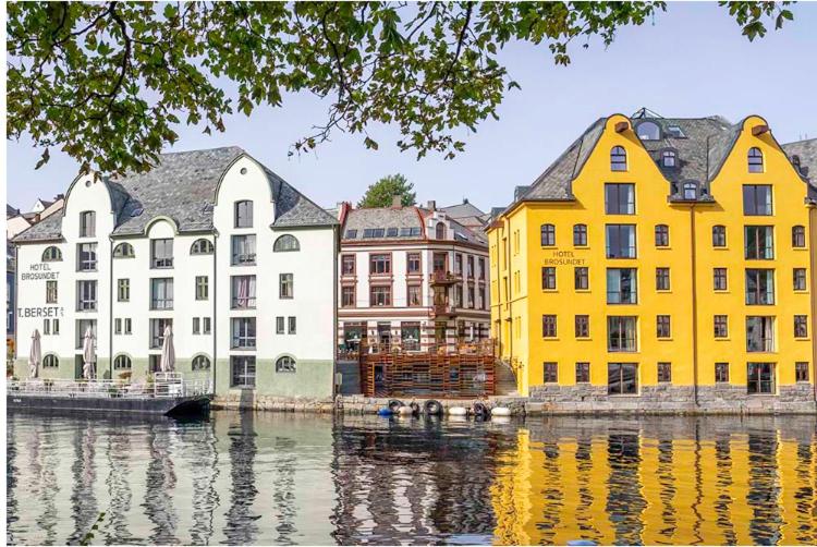 Beautiful Fjord View, High Standard, Fully Equipped