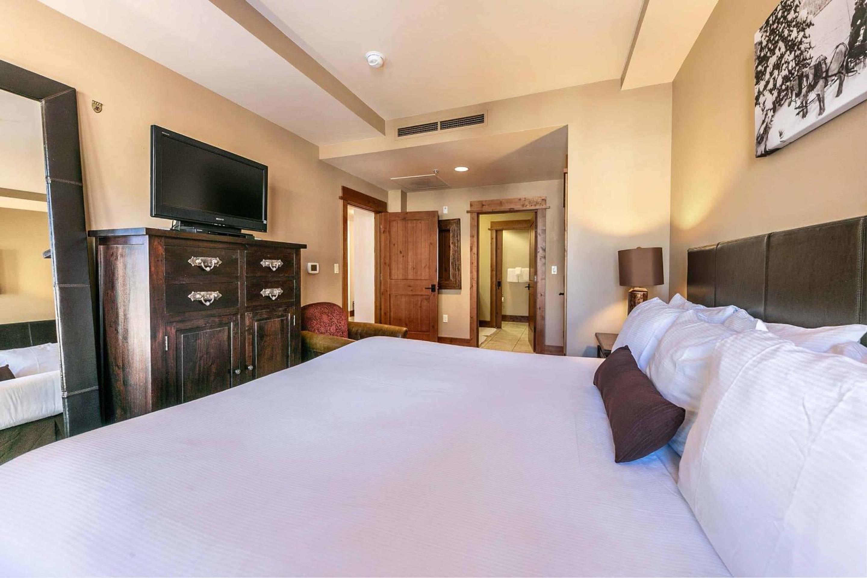 Big Horn Lodge 307 by East West Hospitality view 4