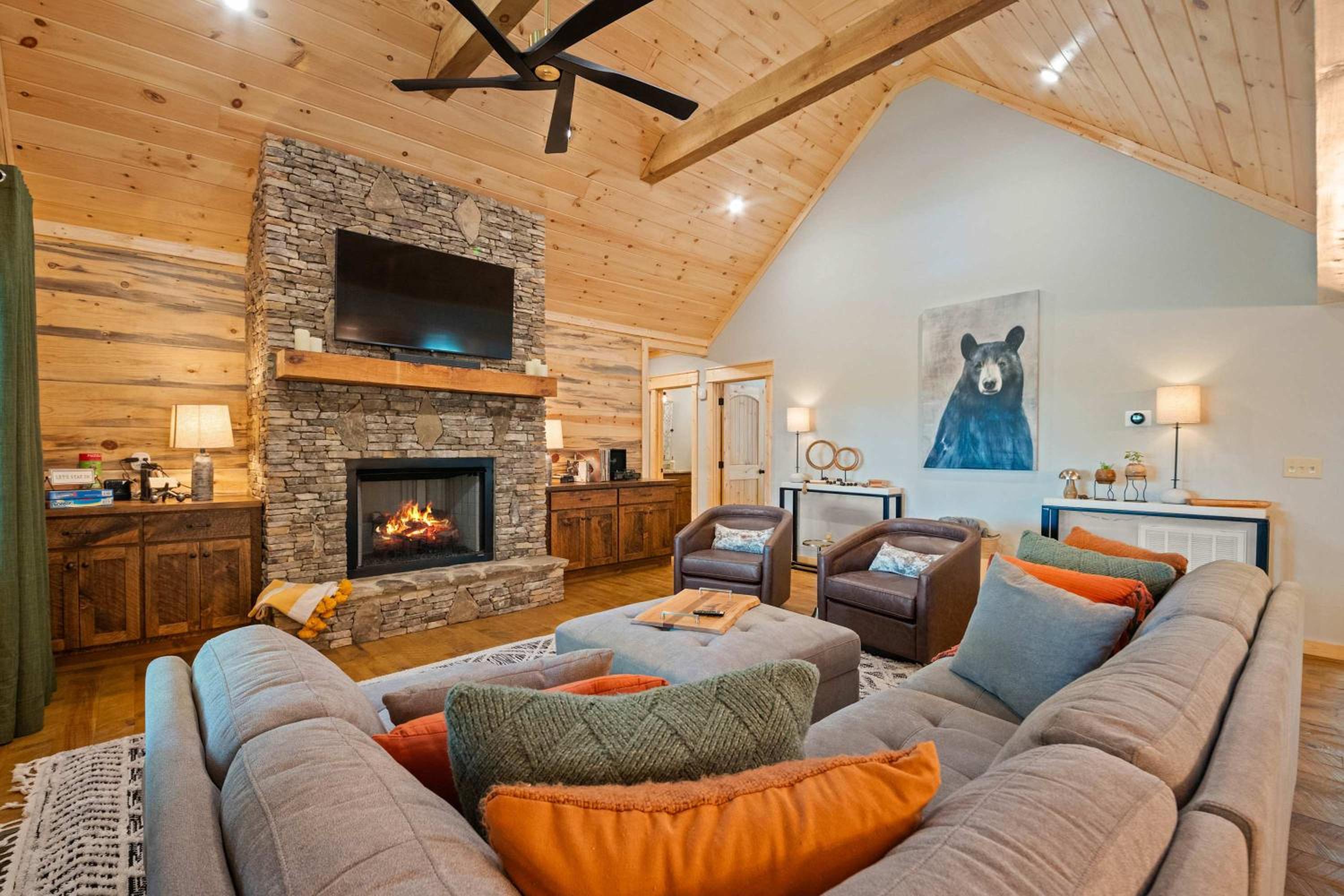 Beaumont - Lux Mountain View Cabin with Hot Tub view 2