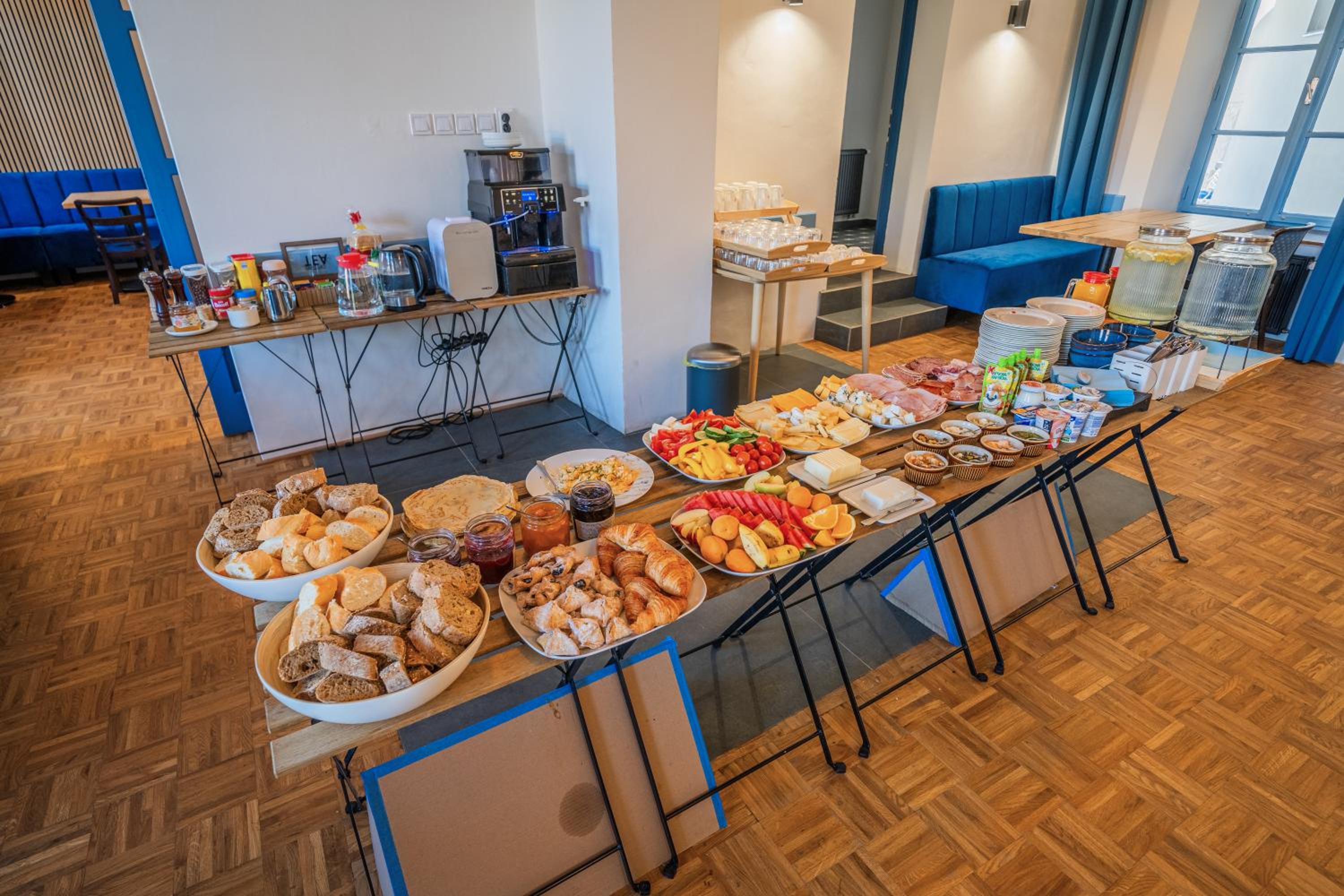 Naturální vinařství DVOREK - Penzion, Bistro & Wellness