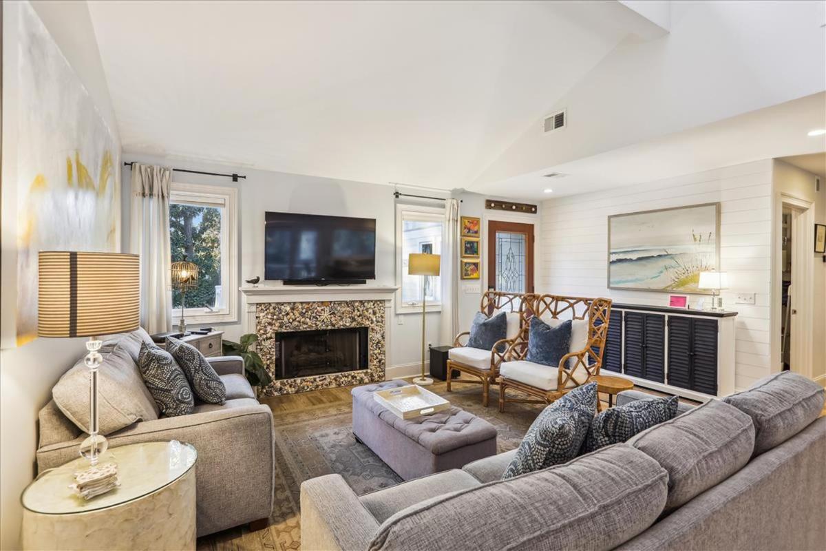 30 Moonshell Rd- 3rd Row, Easy Walk To Beach, Pool, Spa, Pet Friendly, FREE Activities Included view 3