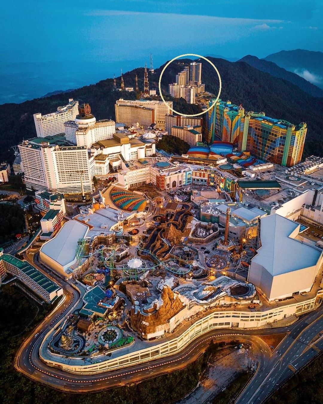 Genting Hilltop Homestay King & 5 framed bed for 7 photo 1