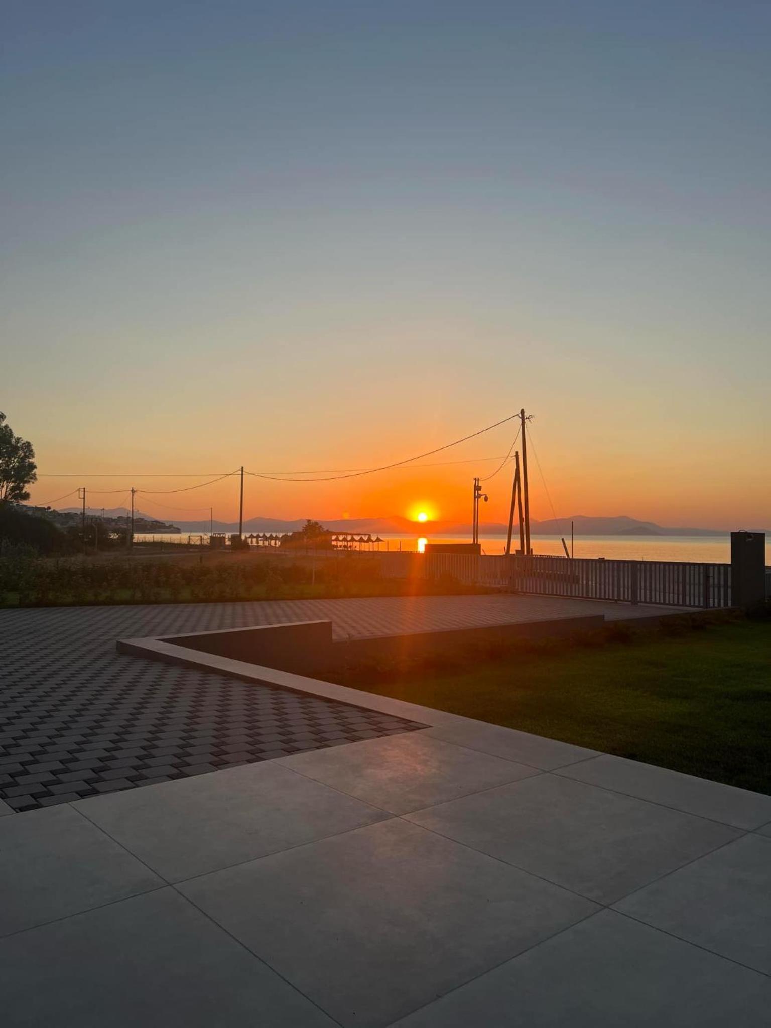 Sun and Sea Apartment - Beachfront, 2 Bedrooms with Sea View & Garden