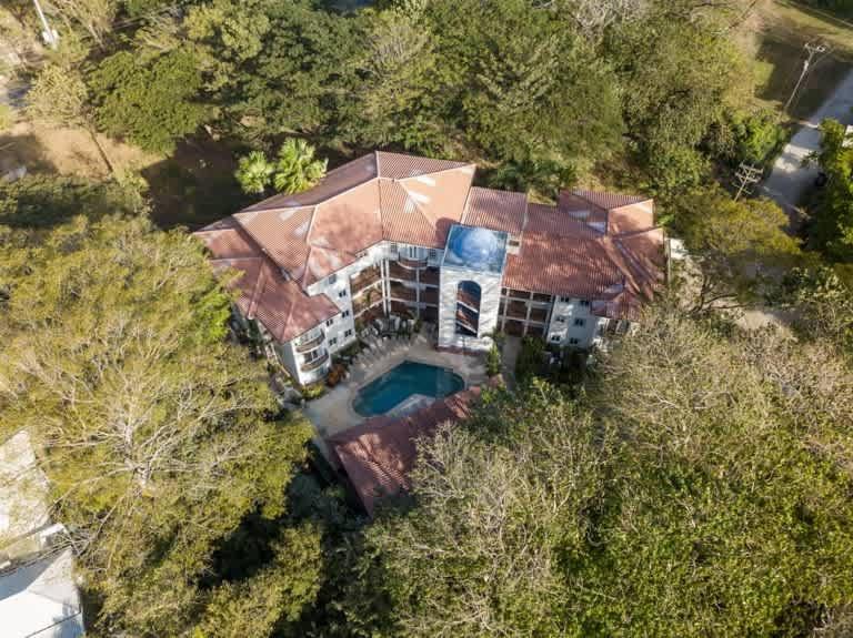 3-BD Beauty with Pool Near Beach