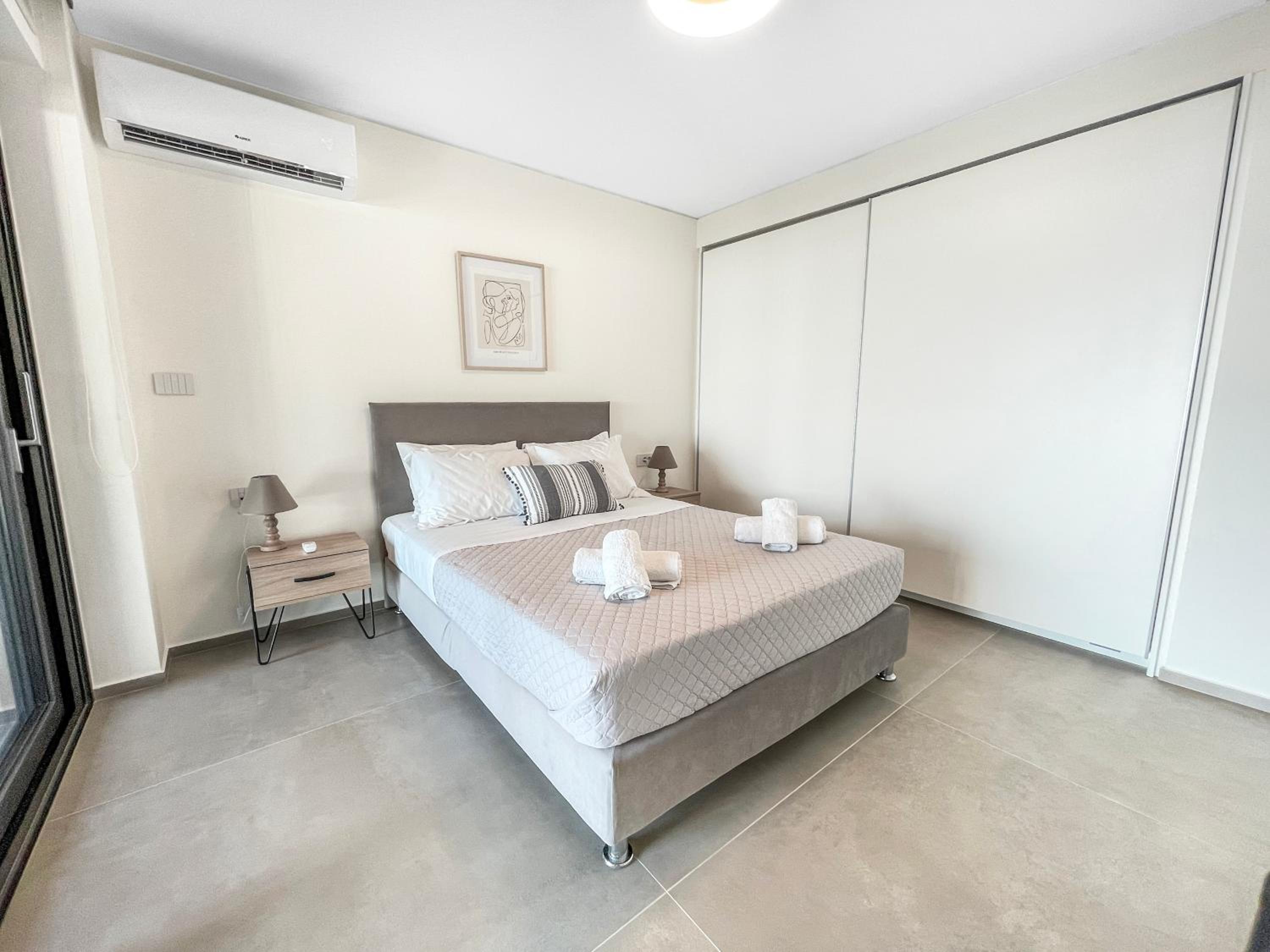 Sun and Sea Apartment - Beachfront, 2 Bedrooms with Sea View & Garden