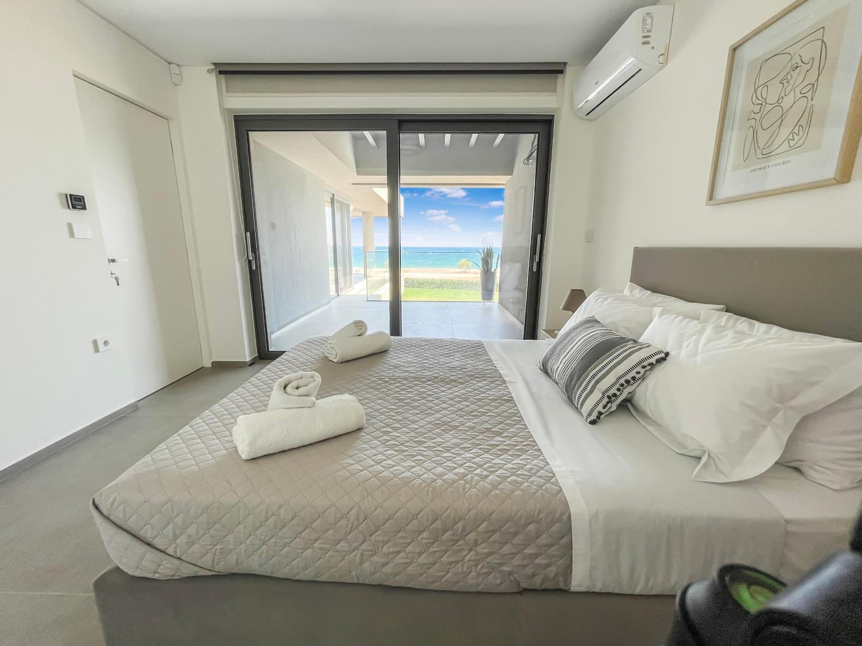 Sun and Sea Apartment - Beachfront, 2 Bedrooms with Sea View & Garden