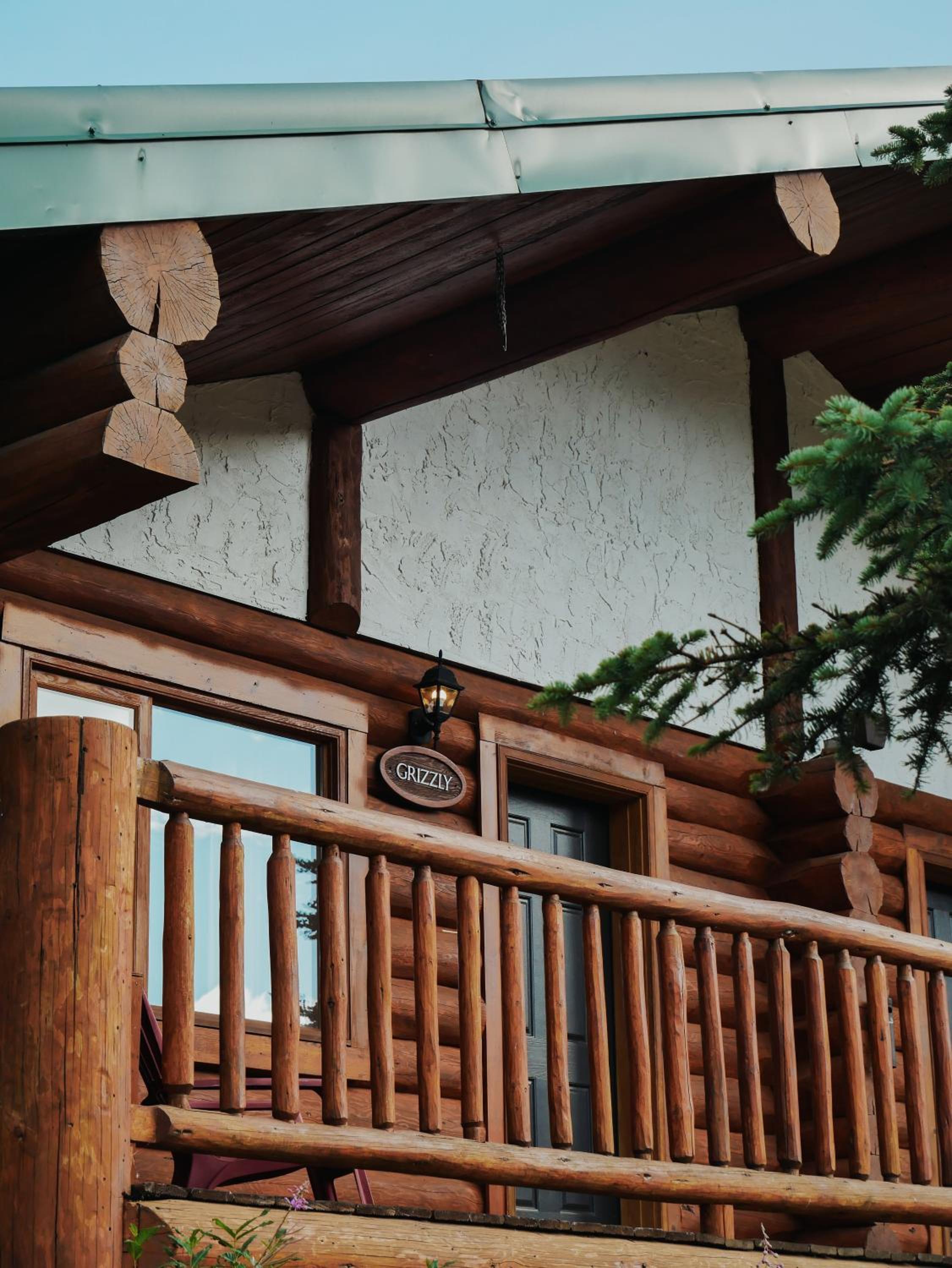 Bell 2 Lodge