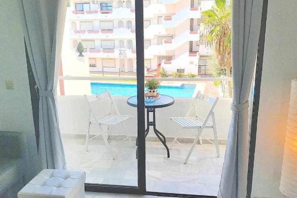 Torremolinos: Quiet 1bedroom with pool & sea views view 5