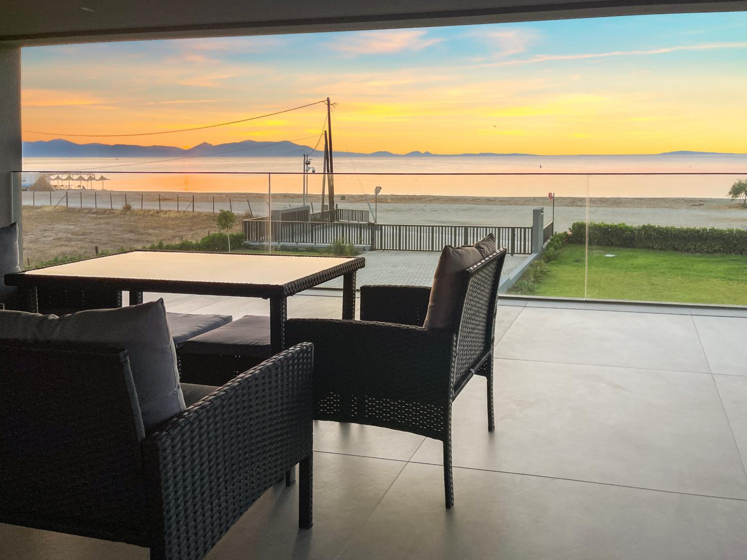 Sun and Sea Apartment - Beachfront, 2 Bedrooms with Sea View & Garden