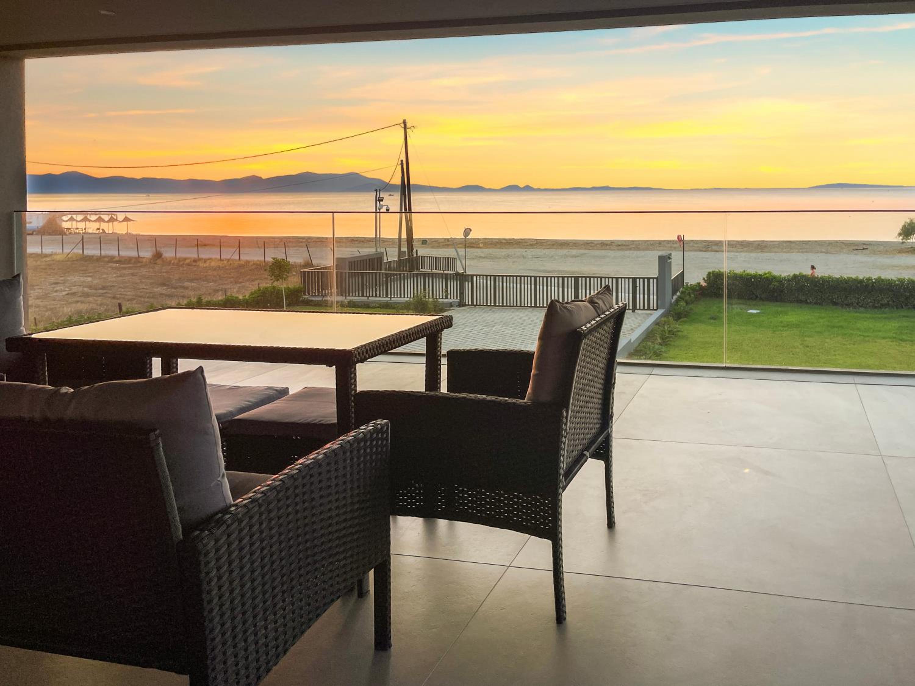 Sun and Sea Apartment - Beachfront, 2 Bedrooms with Sea View & Garden
