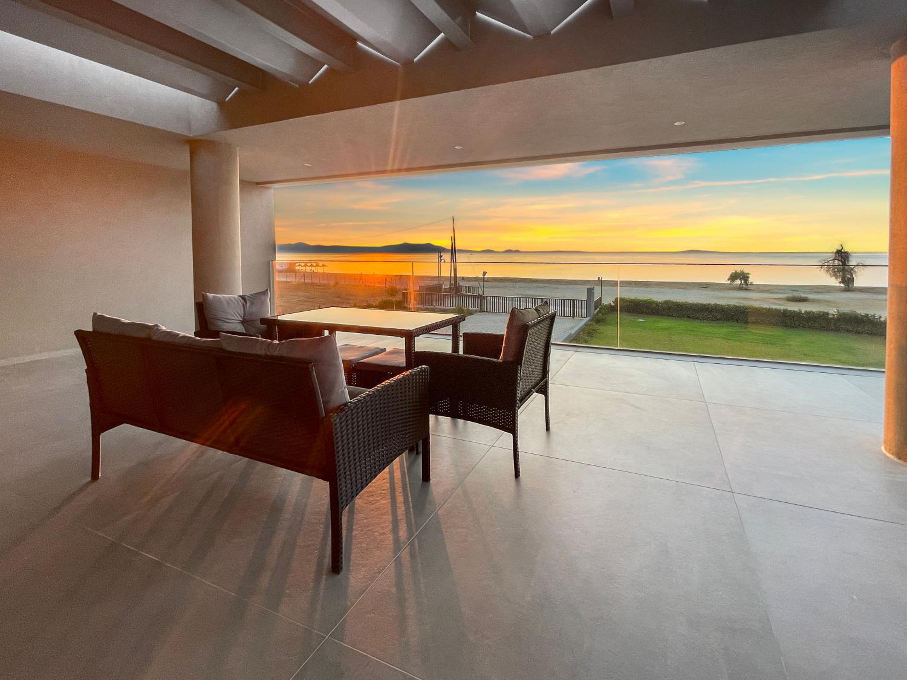Sun and Sea Apartment - Beachfront, 2 Bedrooms with Sea View & Garden