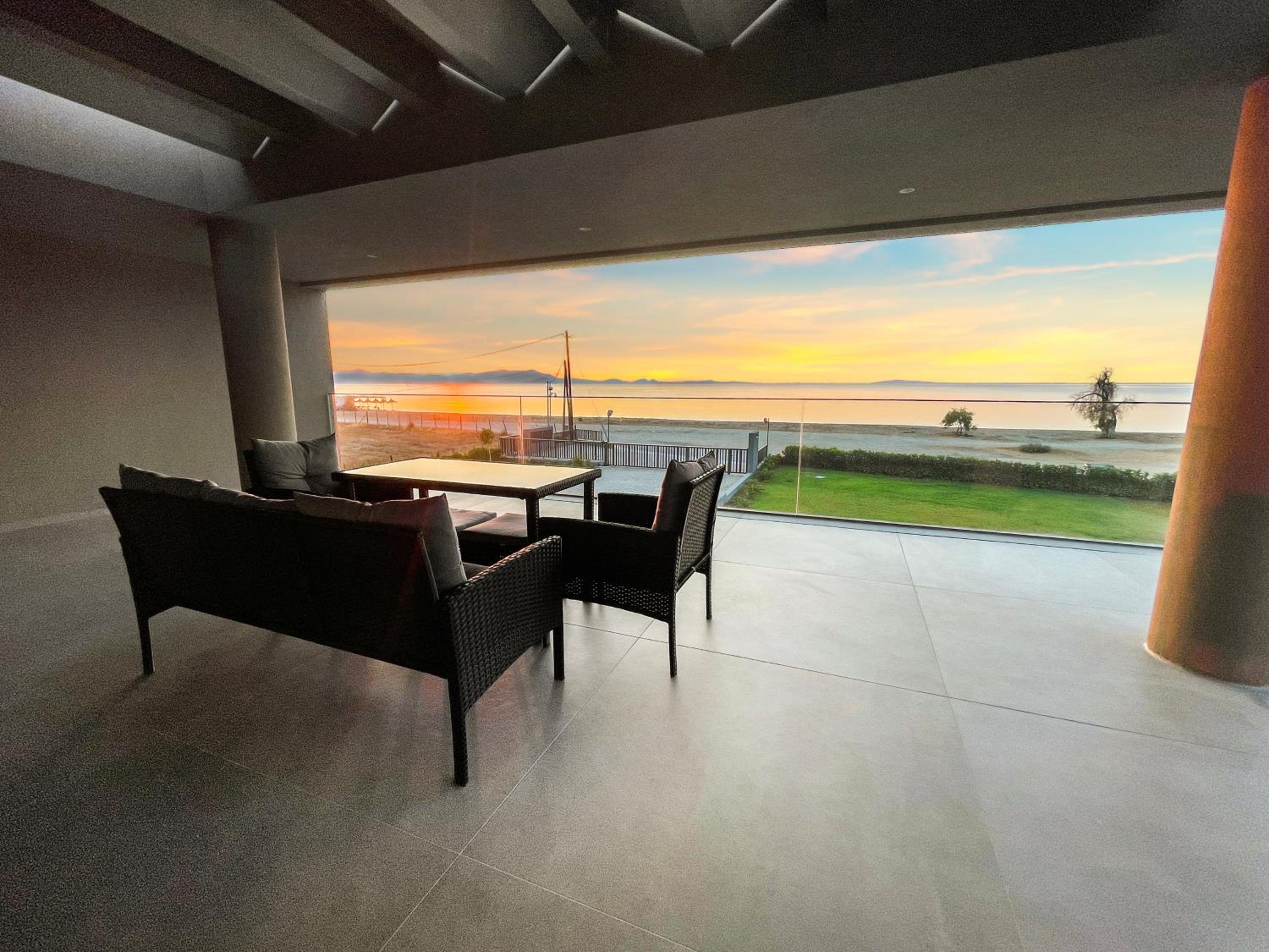 Sun and Sea Apartment - Beachfront, 2 Bedrooms with Sea View & Garden