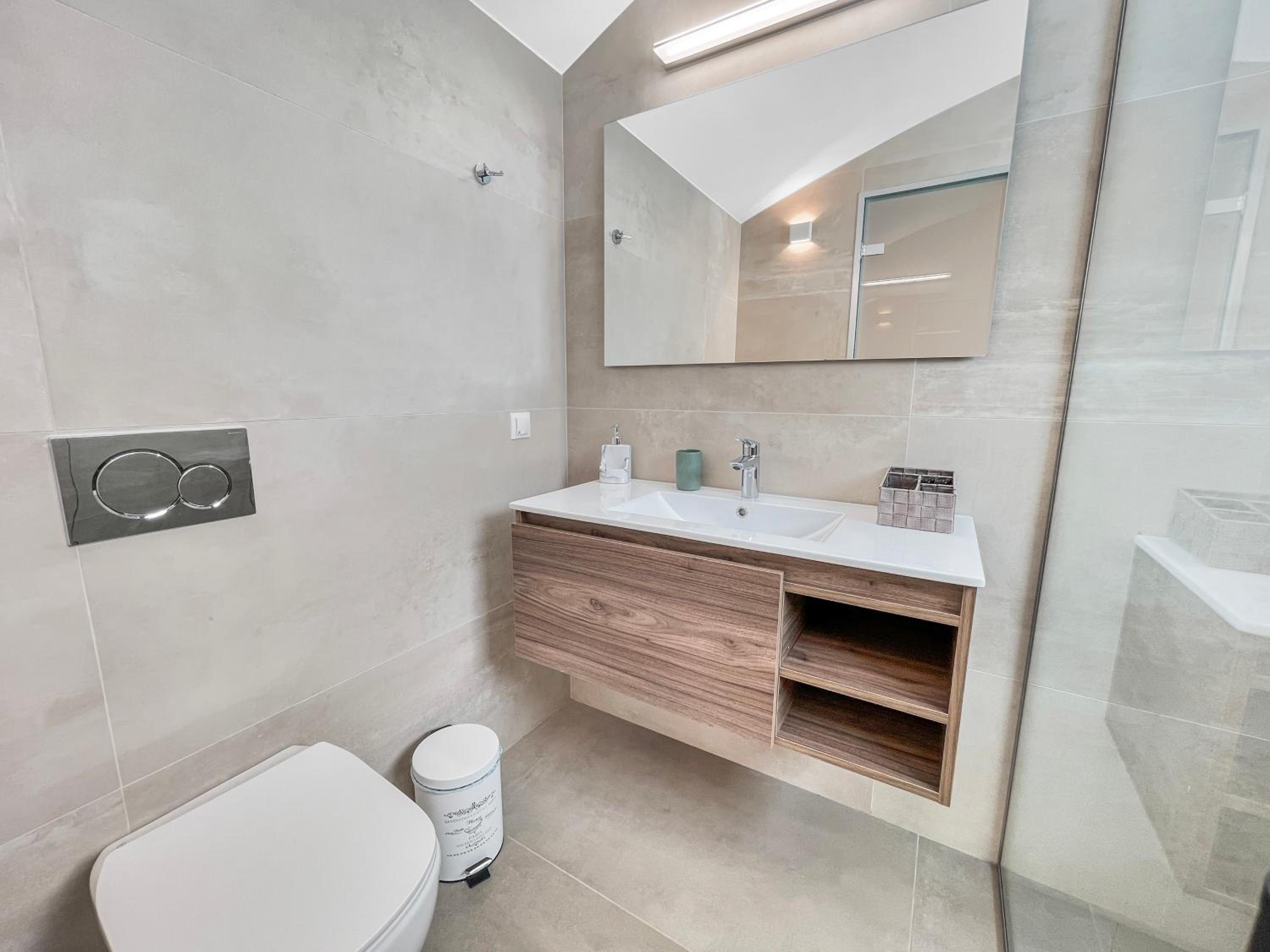 Sun and Sea Apartment - Beachfront, 2 Bedrooms with Sea View & Garden