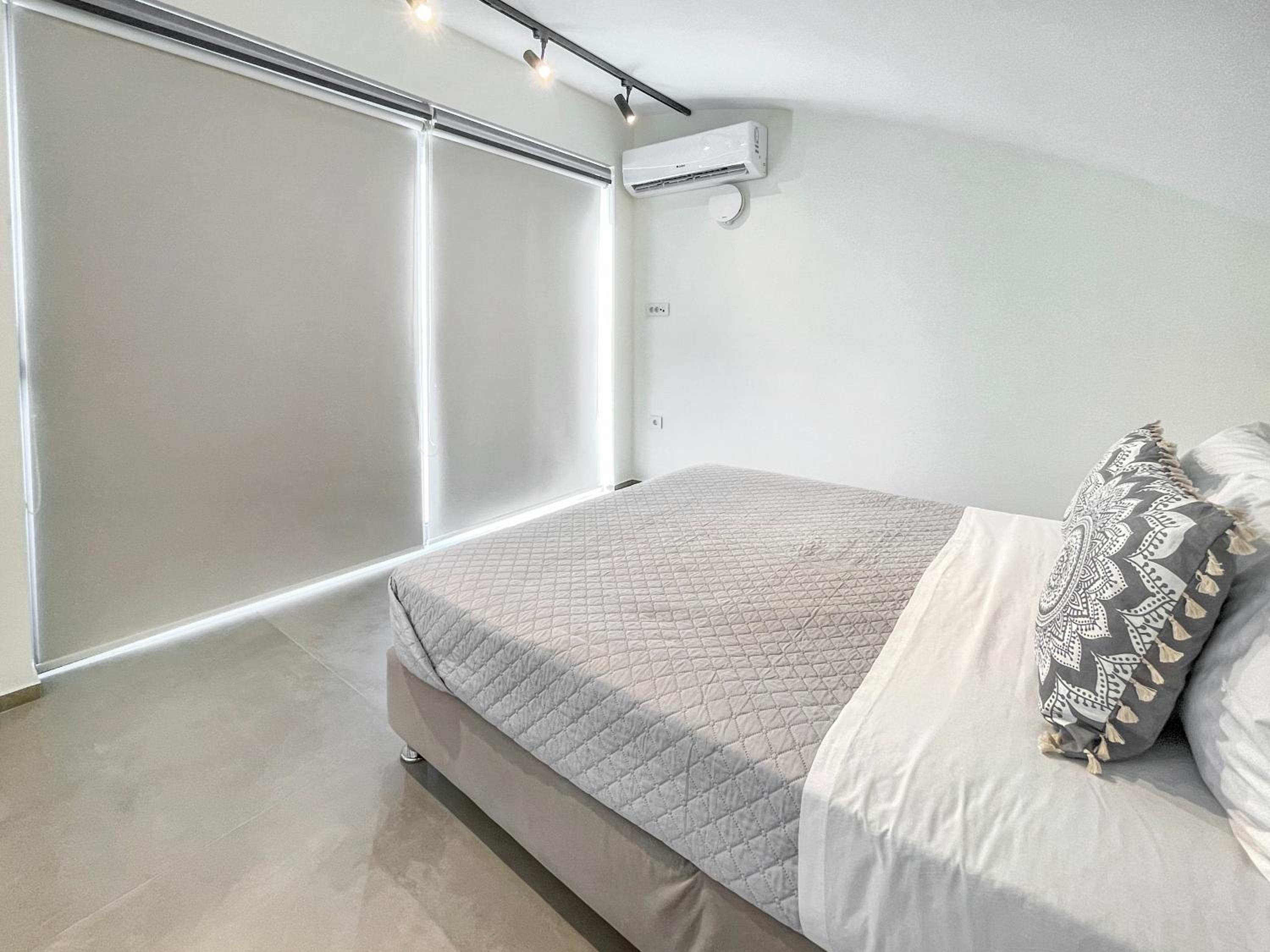 Sun and Sea Apartment - Beachfront, 2 Bedrooms with Sea View & Garden