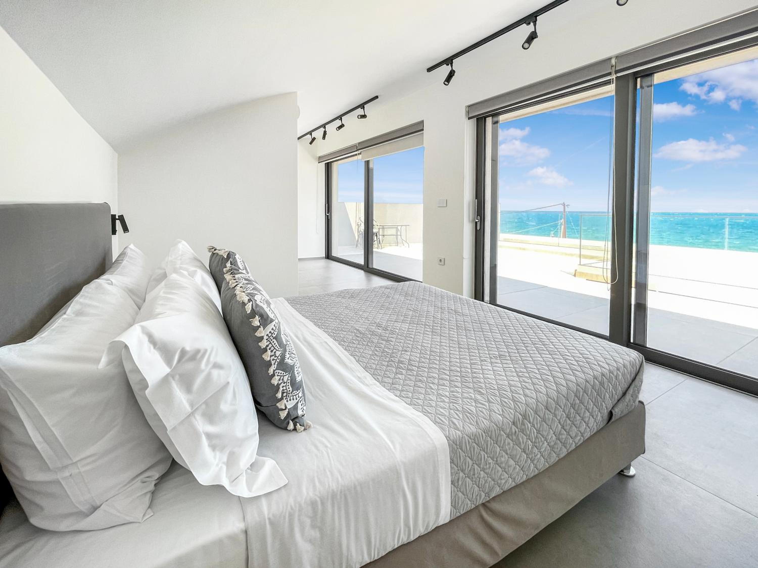 Sun and Sea Apartment - Beachfront, 2 Bedrooms with Sea View & Garden