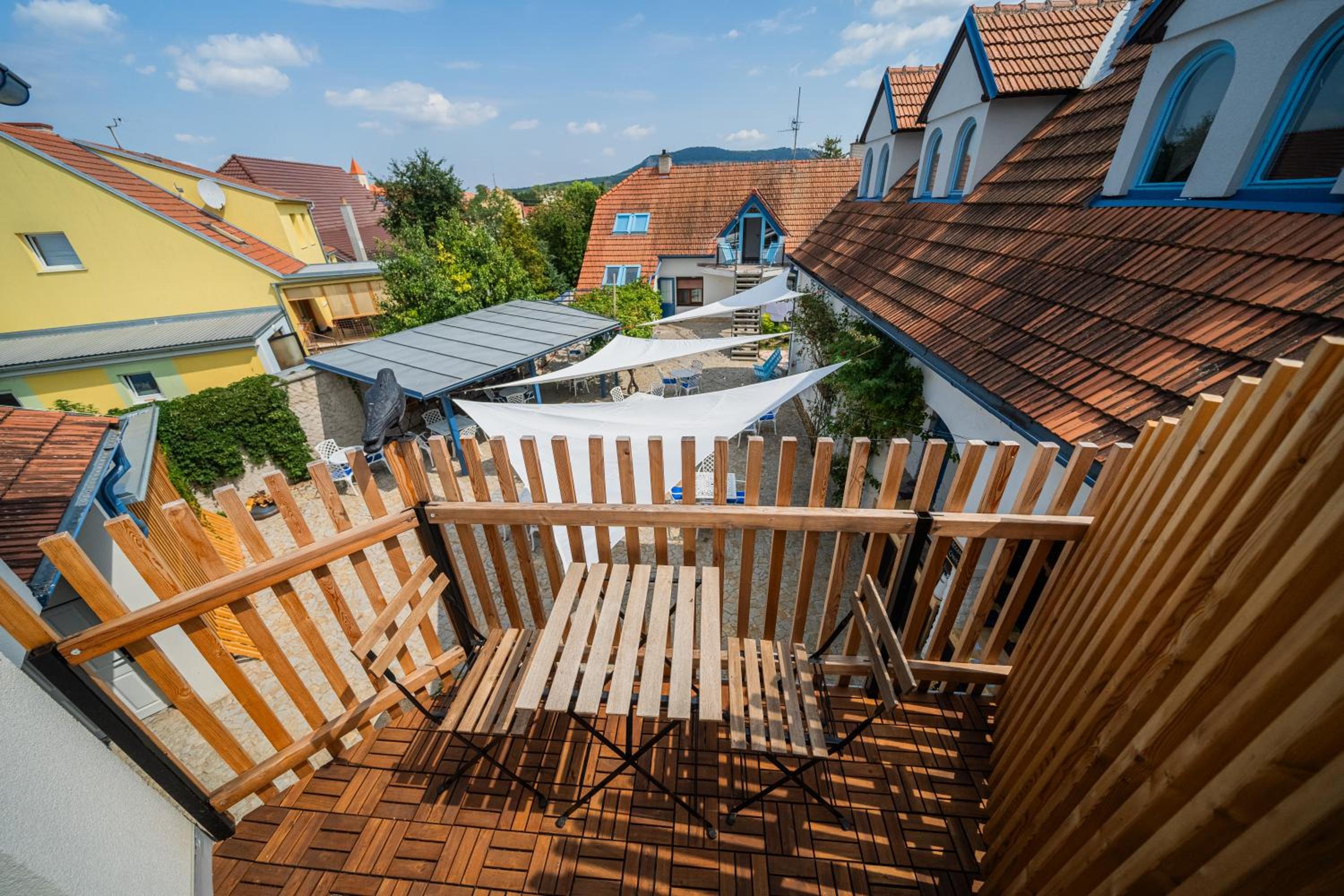 Naturální vinařství DVOREK - Penzion, Bistro & Wellness