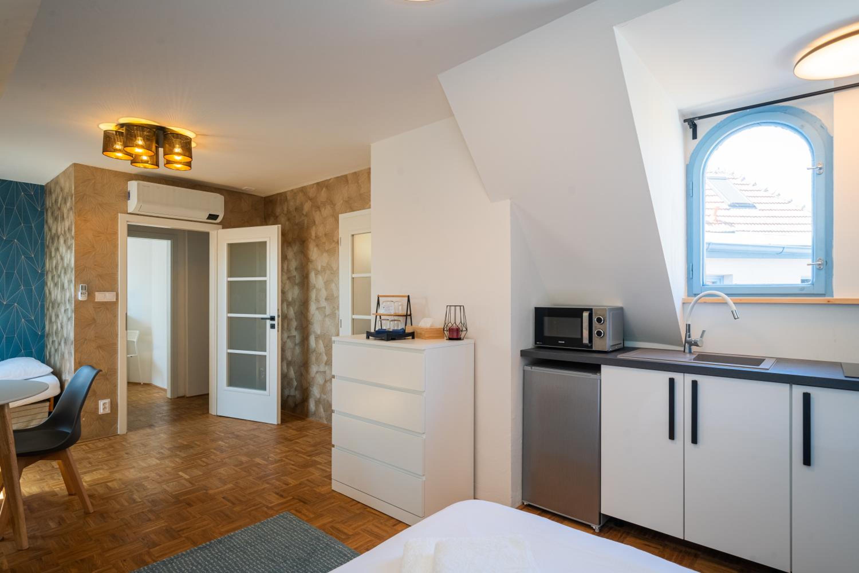 Naturální vinařství DVOREK - Penzion, Bistro & Wellness