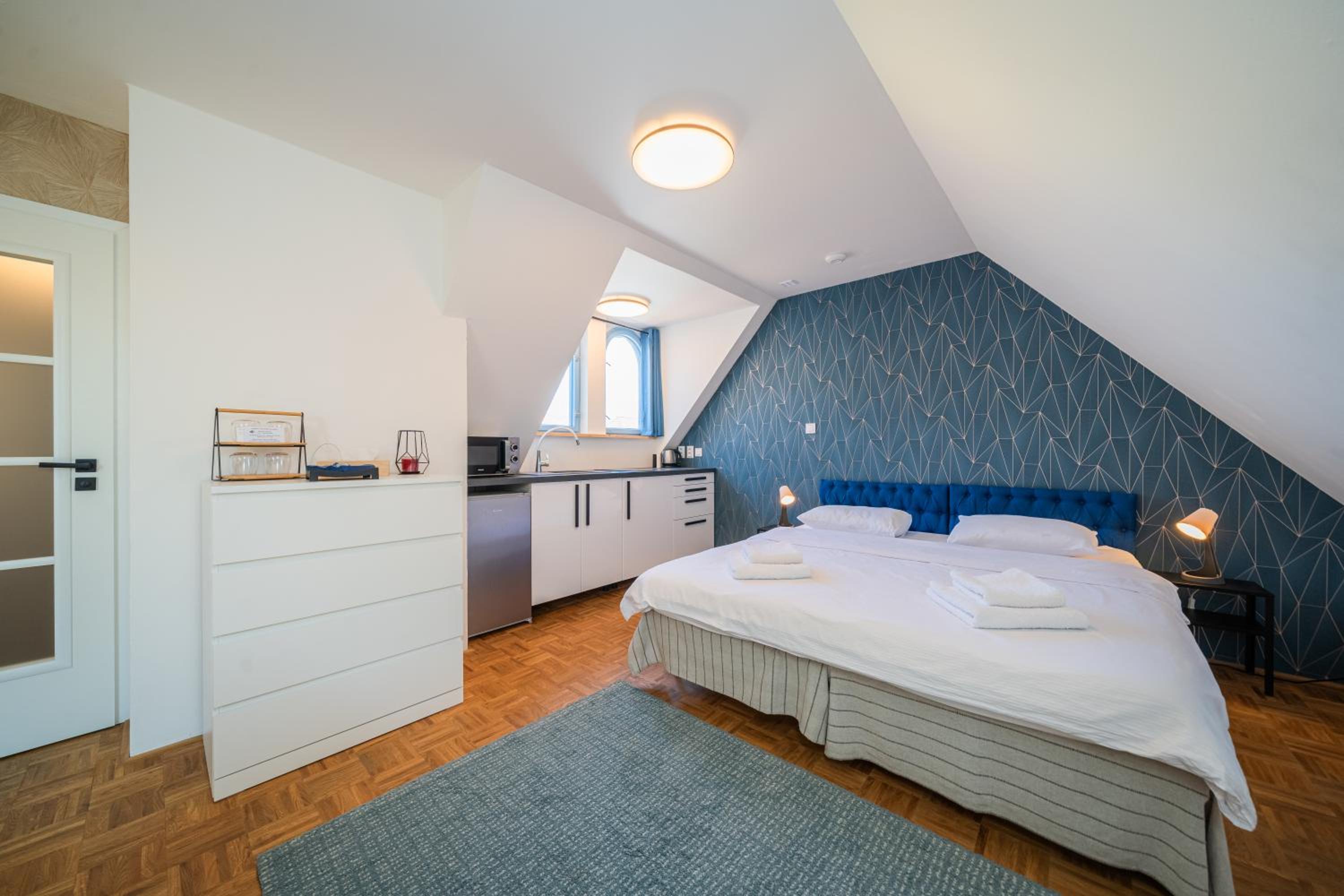 Naturální vinařství DVOREK - Penzion, Bistro & Wellness