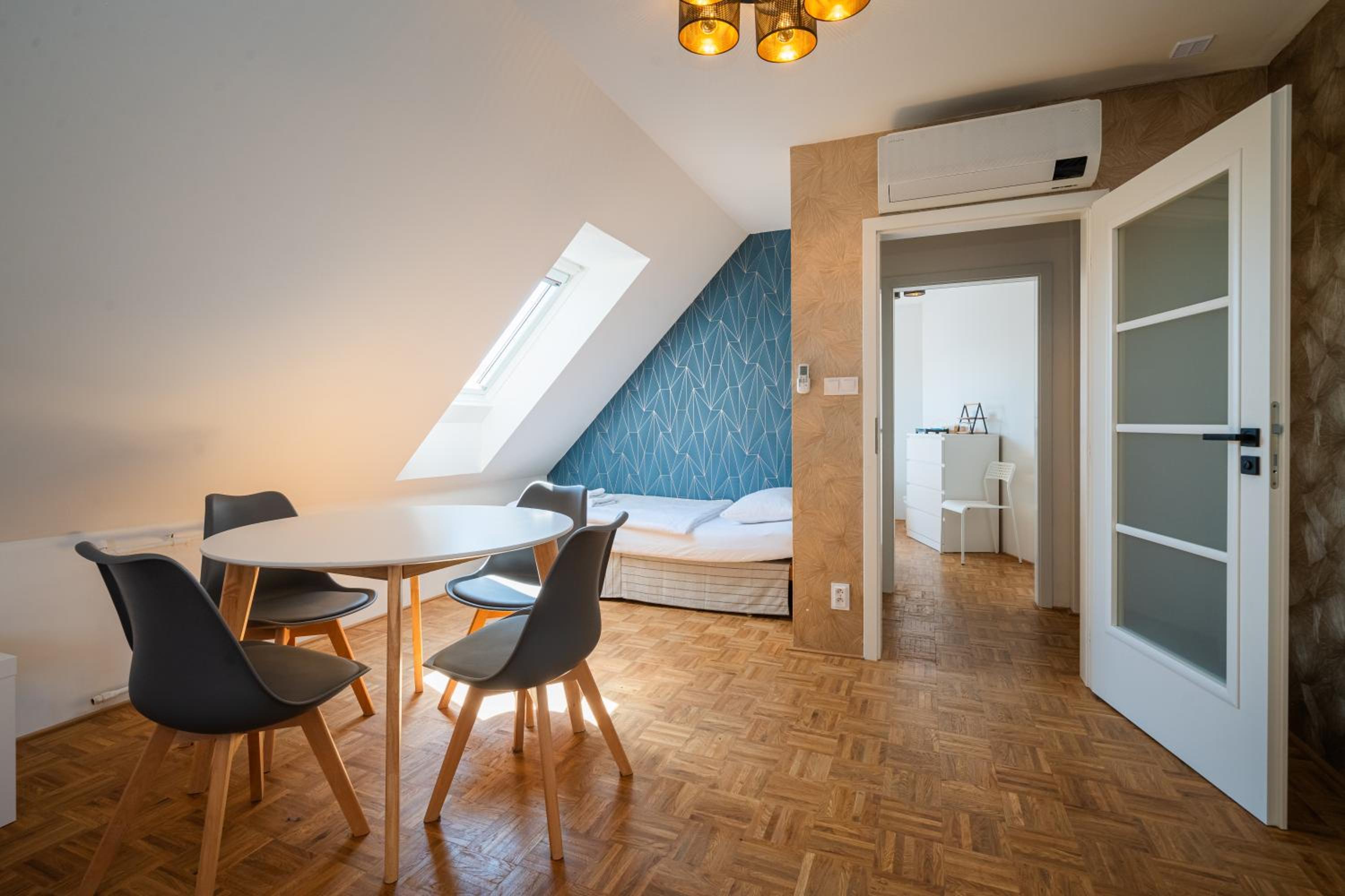Naturální vinařství DVOREK - Penzion, Bistro & Wellness