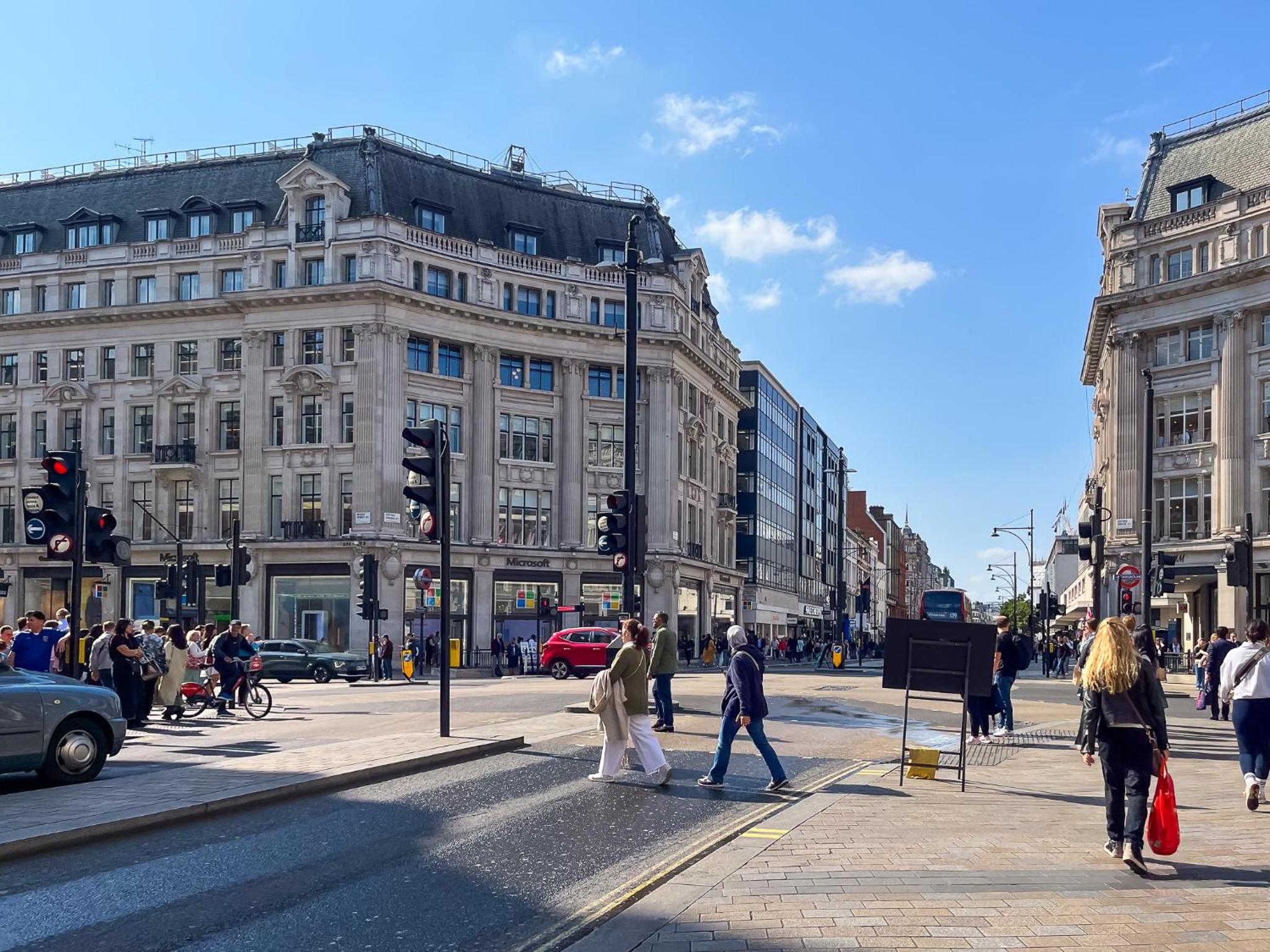 4BR 2BA House By LiveStay Short Lets & Serviced Accommodation London Near Oxford Circus With 2 Private Patios