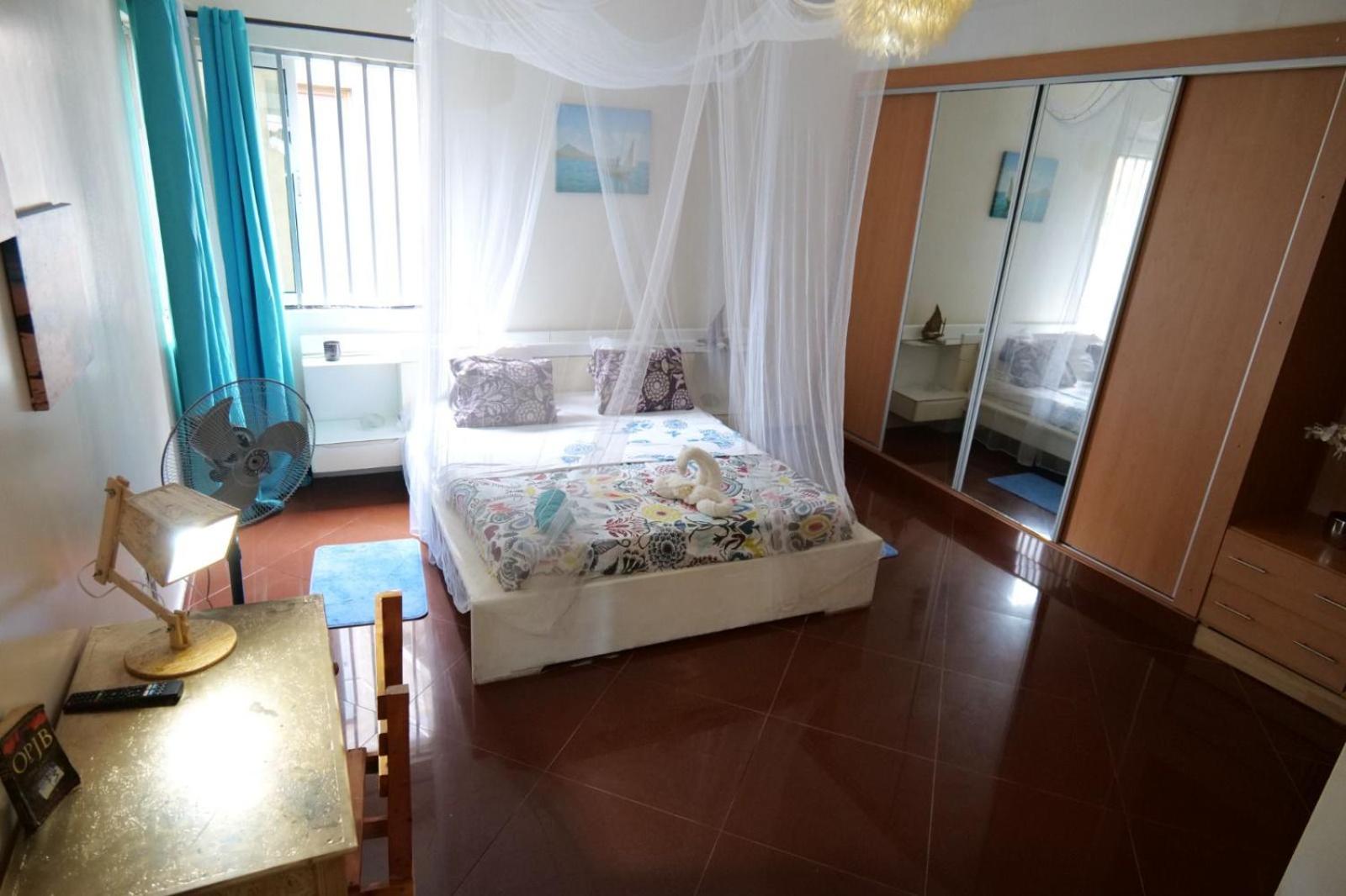 Tarrafal House