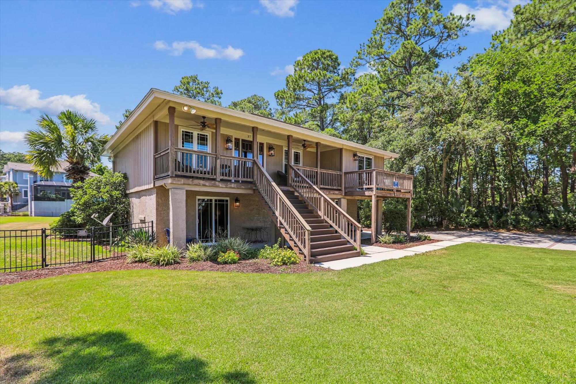 37 Bradley Circle- Private Pool, Short Walk to Beach, Great Location, FREE Activities Included