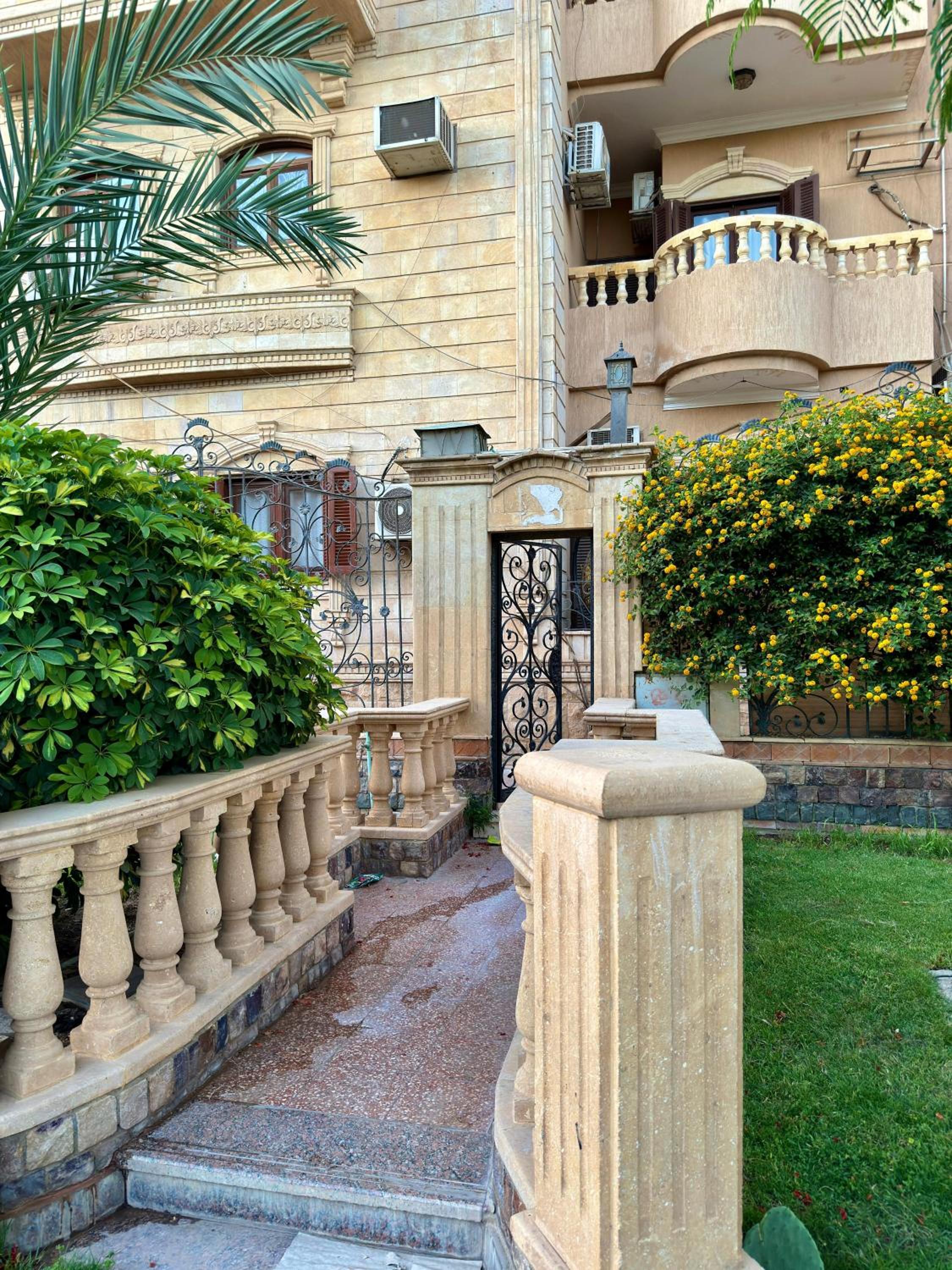 Peaceful Garden-View Apartment in private villa